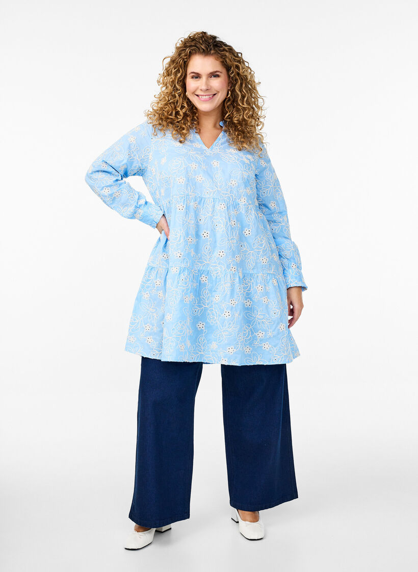 Jurk met geborduurde bloemen en lange mouwen, Della Robbia Blue, Model