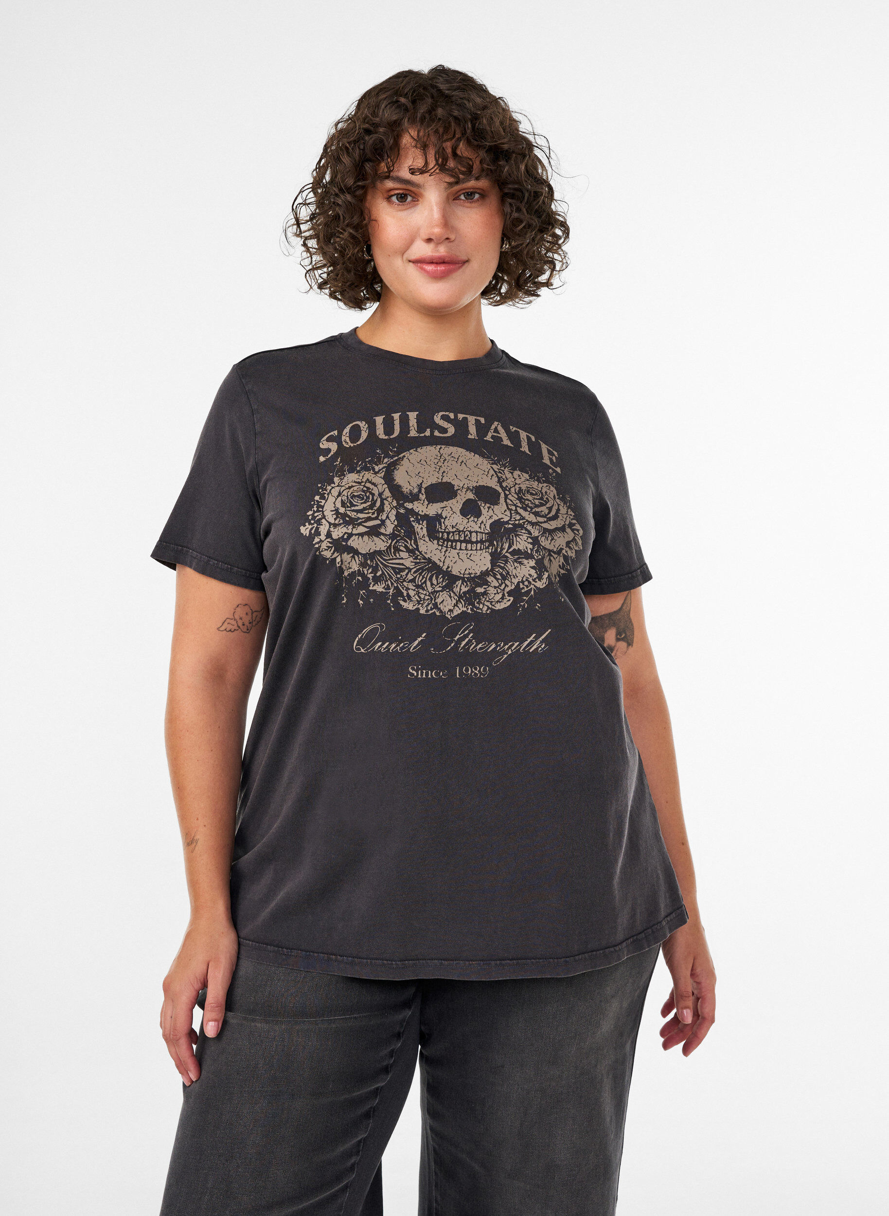 Grafisch T-shirt van biologisch katoen, Beige, Model