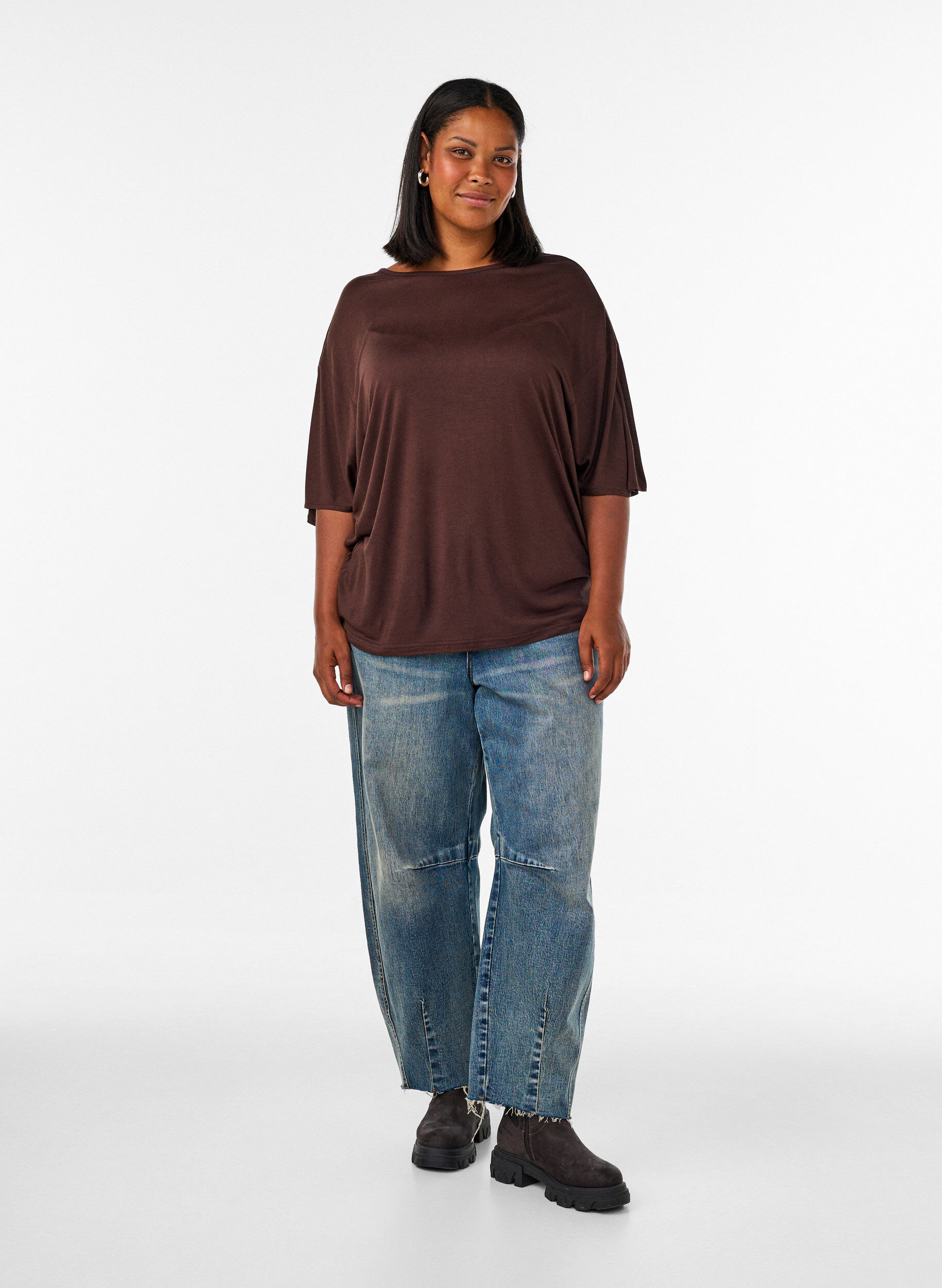 ZizziLosse pasvorm T-shirt in viscose jersey, Bruin, Model image number 1