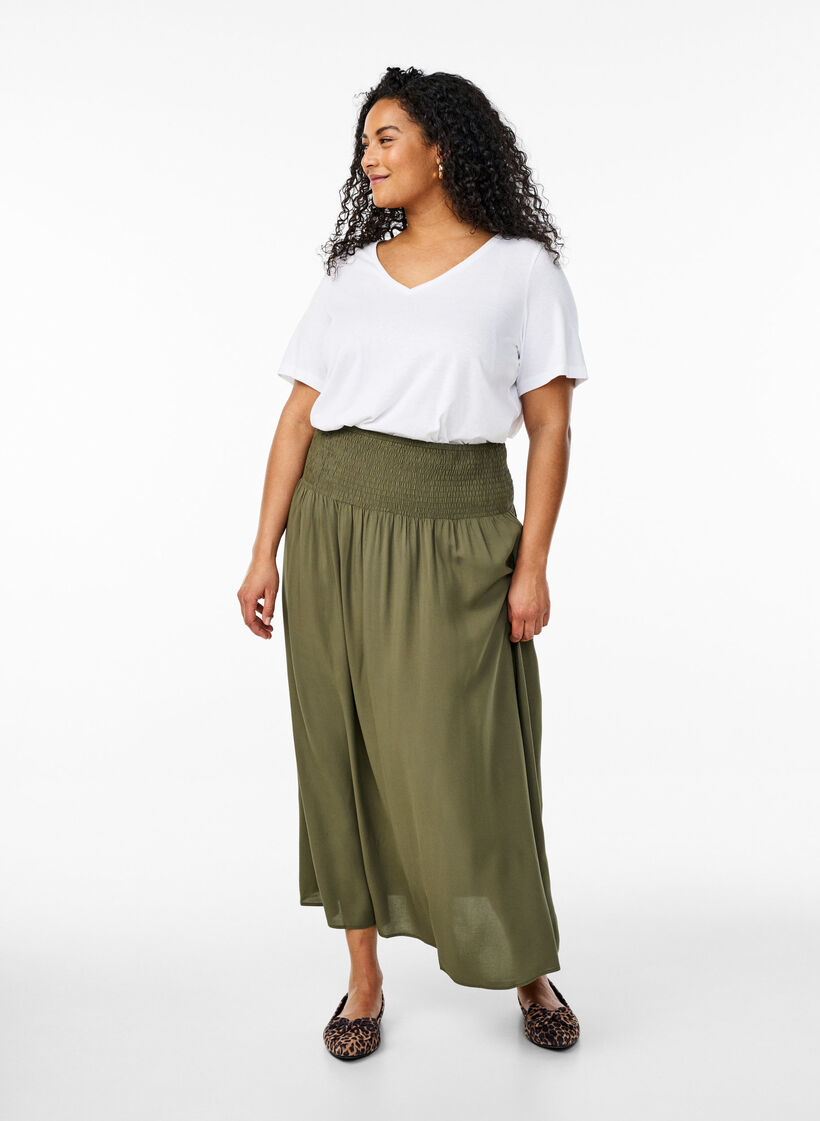 FLASH - Maxi rok in viscose met smokwerk, Kalamata, Model