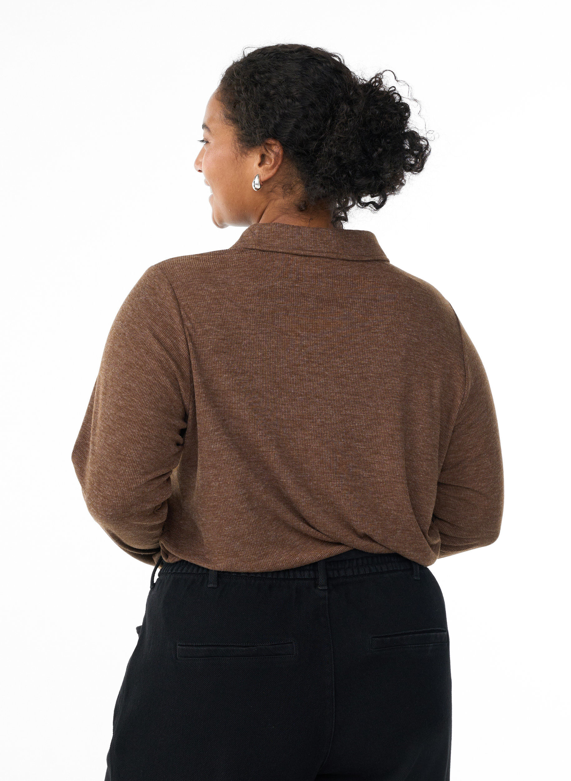 ZizziLange mouwen polo in stretchende geribde kwaliteit, Bruin, Model image number 2