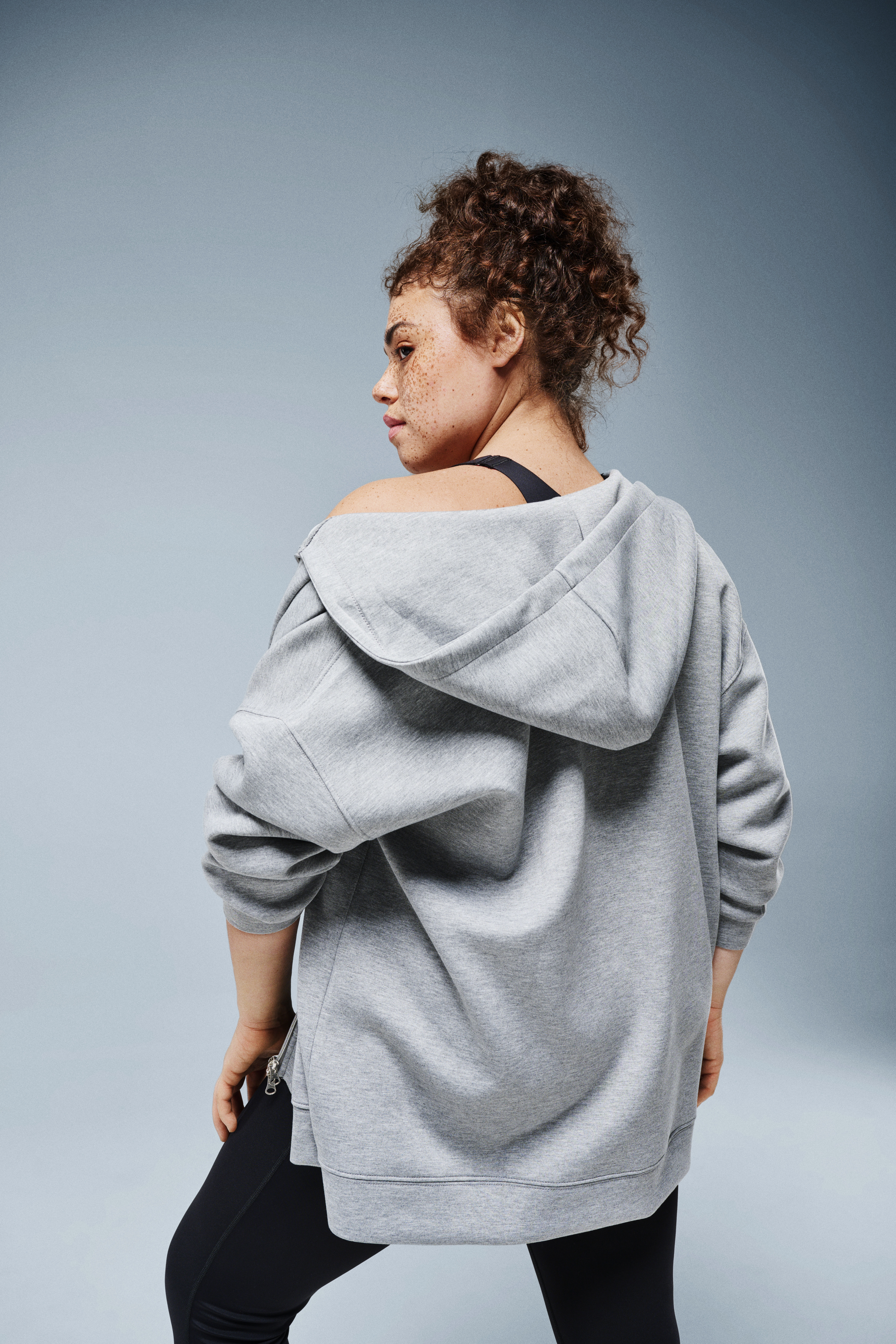 ZizziSportieve look met hoodie, , Model