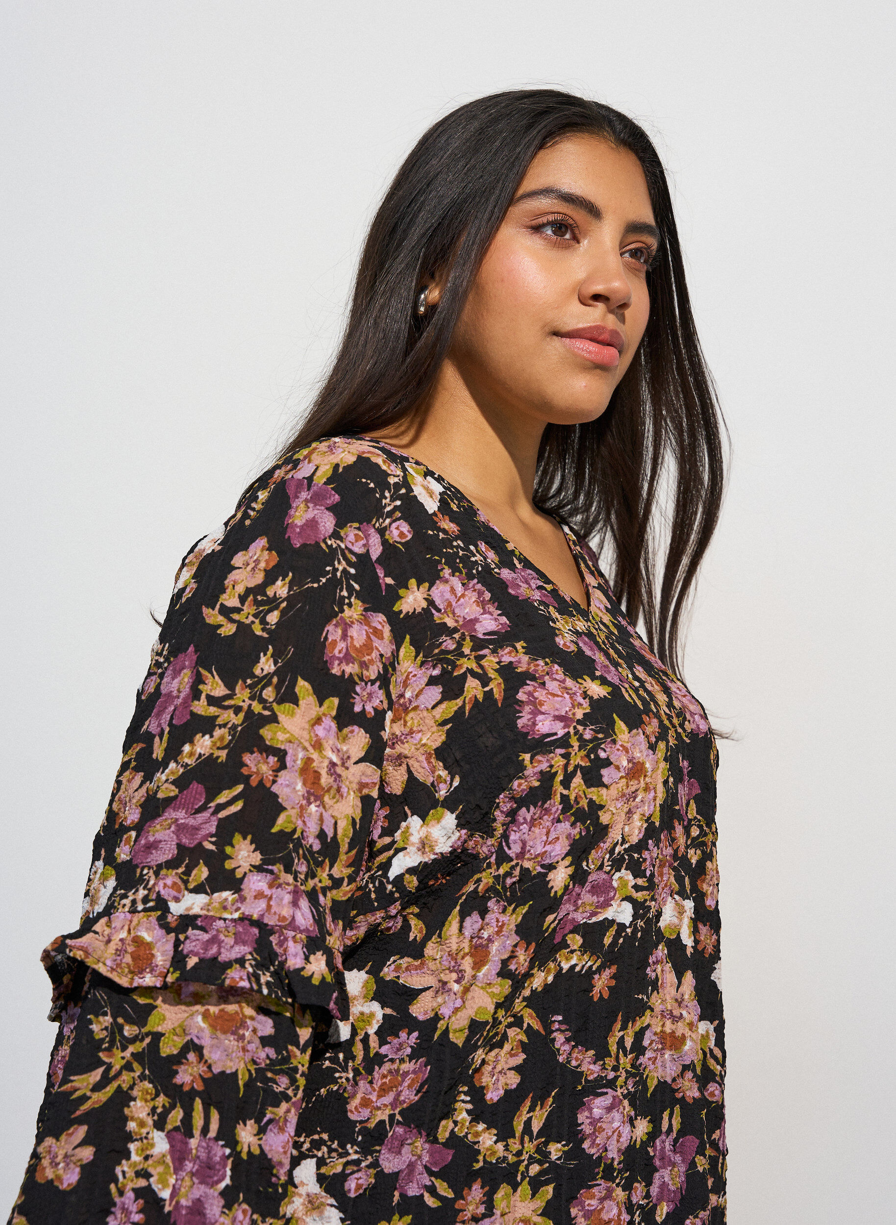 ZizziBlouse met bloemenprint en ruchesdetails, Zwart, Model image number 3