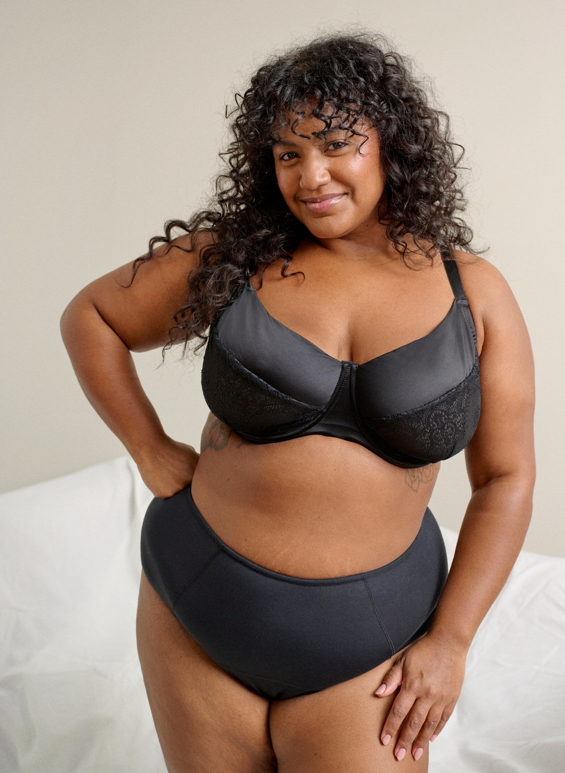 ZizziVolledig dekkende bh met kant en microvezel, Zwart, Image image number 0