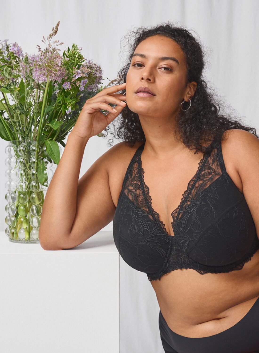 Gevoerde kanten bh met naadloze g-string, , Model