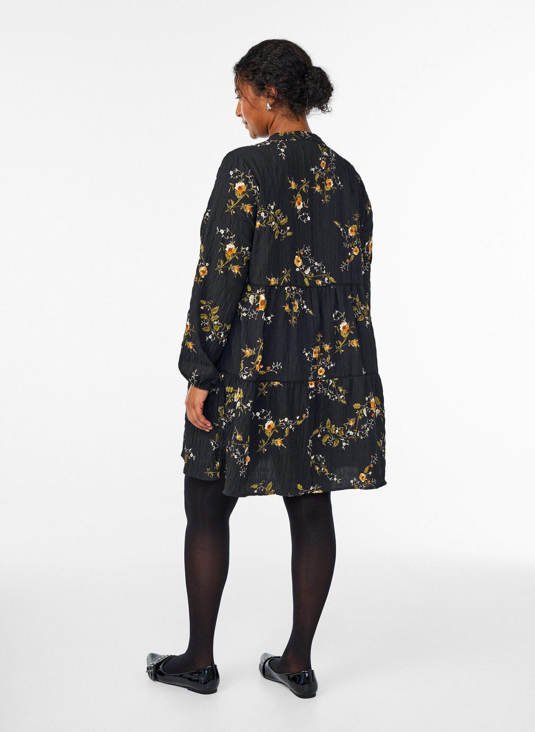 ZizziJurk met bloemenprint en striksluiting, Zwart, Model image number 2