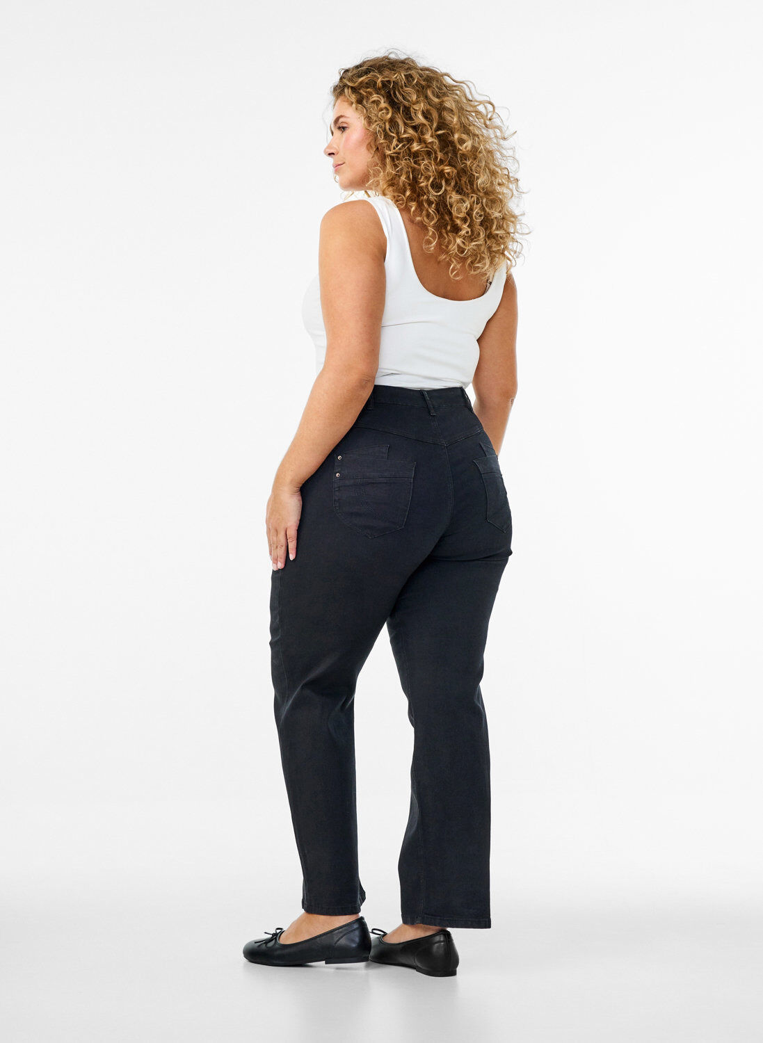 Zizzi Jeans Gemma taille haute coupe droite, Noir, Model image number 1