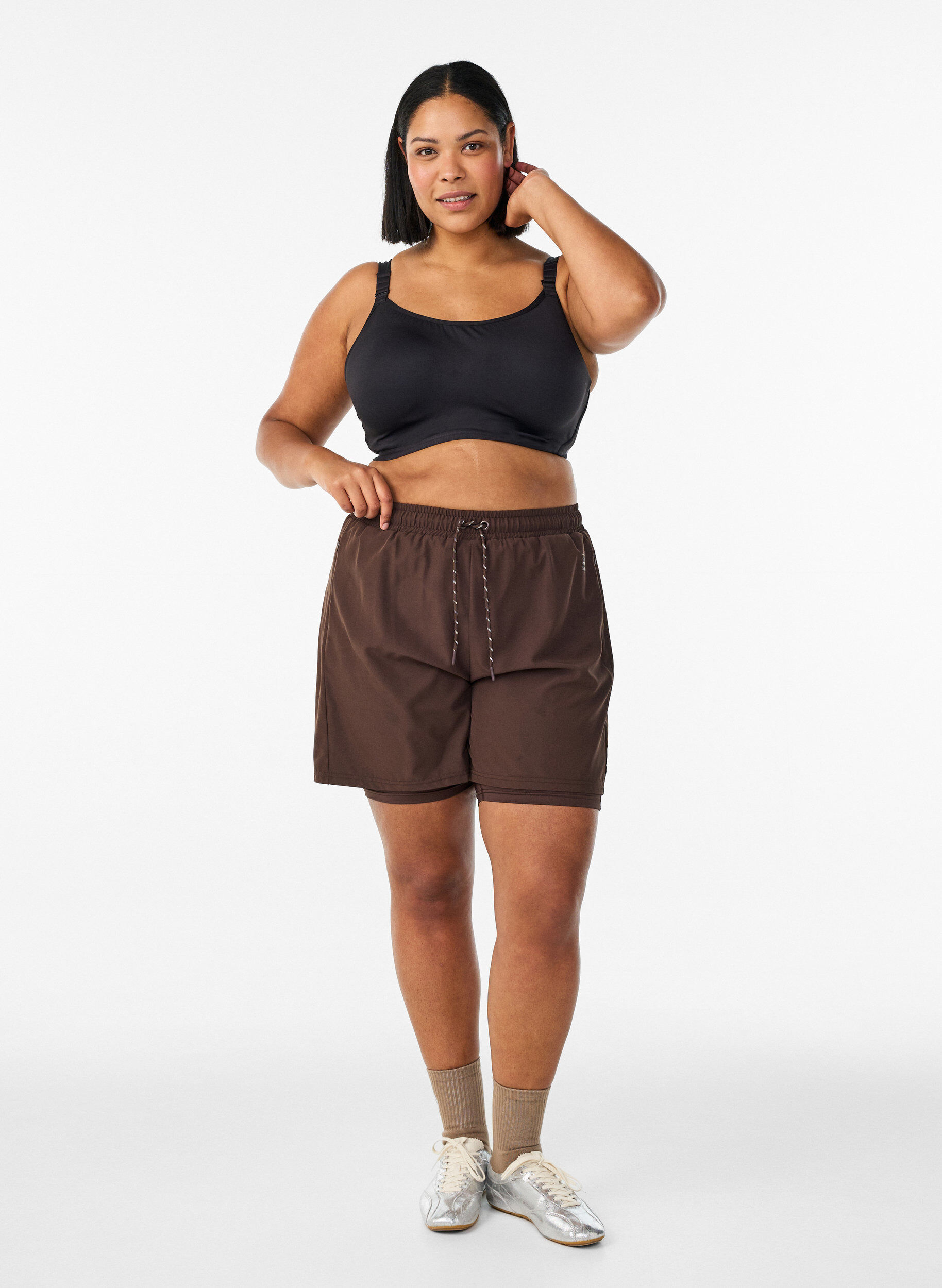 ZizziSportbeha met hoge ondersteuning, beugels en gewatteerde bandjes, Zwart, Model image number 1