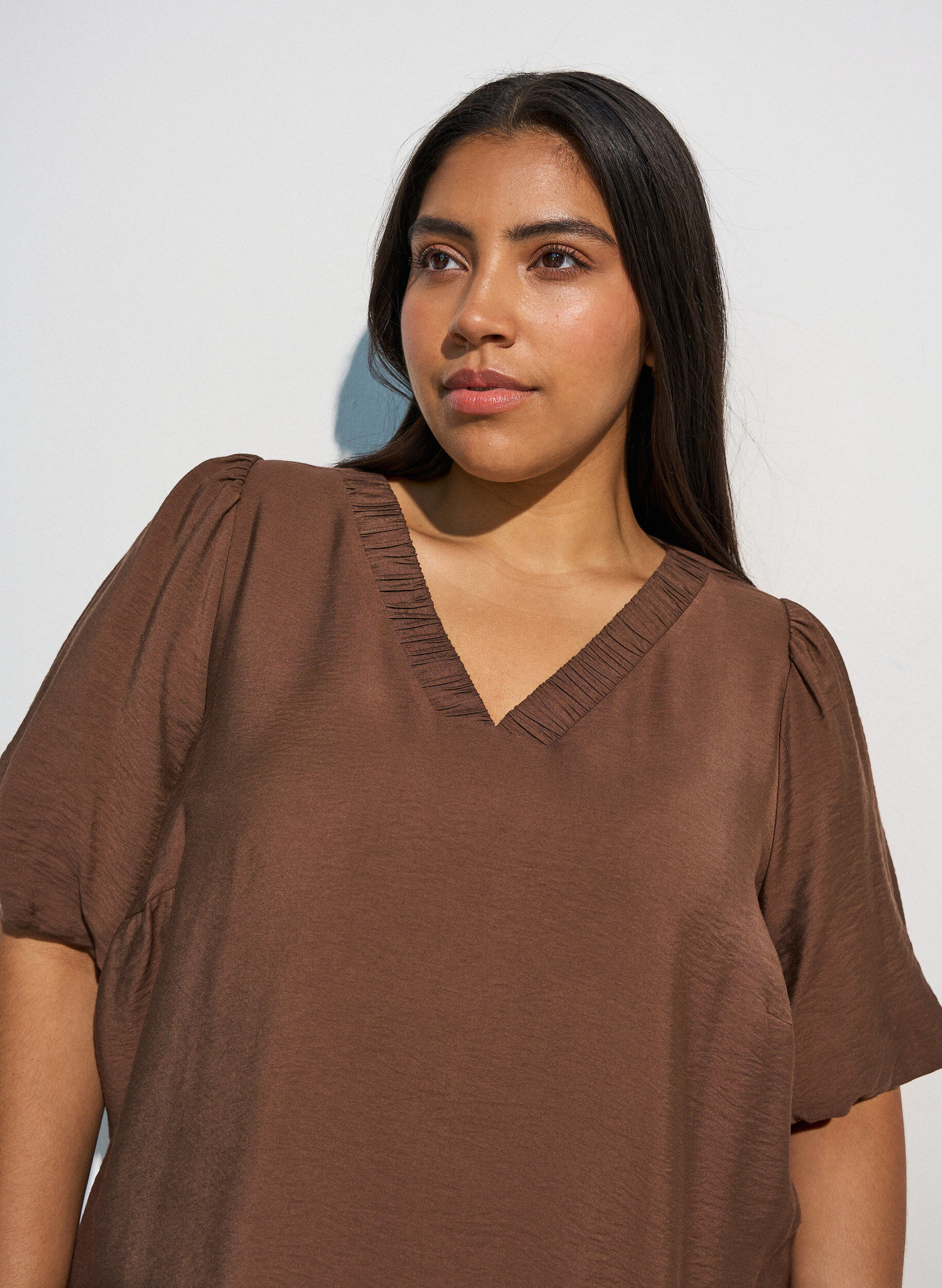ZizziBlouse met ballonnenmouwen en V-hals, Bruin, Model image number 3