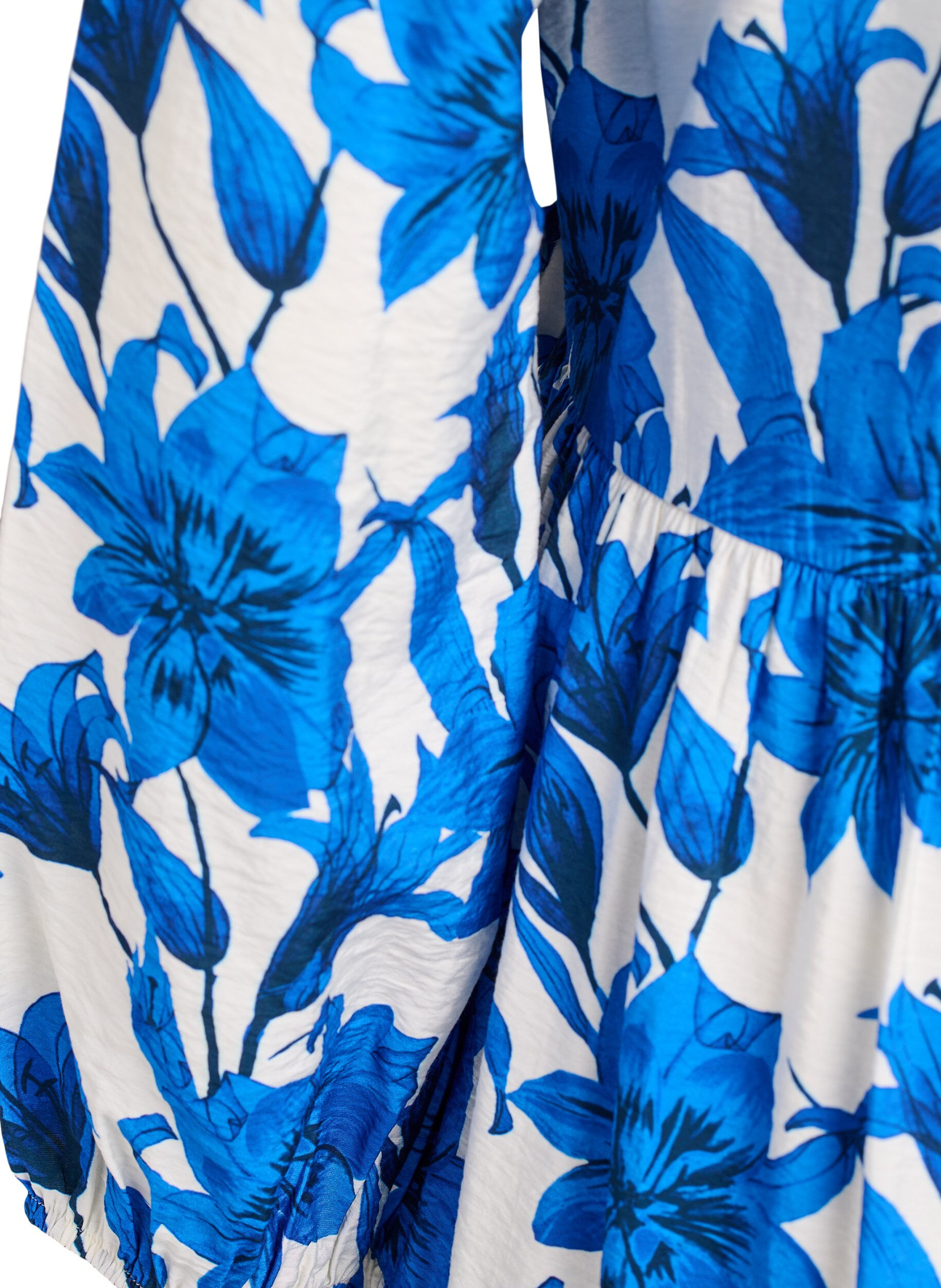 ZizziBloemen wikkeljurk met strikceintuur, Vanille, Packshot image number 3