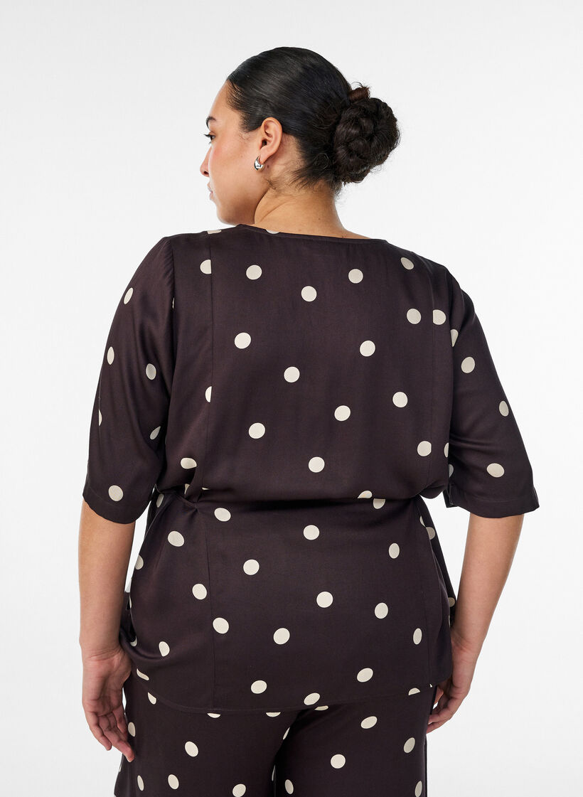 Polkadot viscose blouse met V-hals en striksluiting, Bruin, Model image number 2