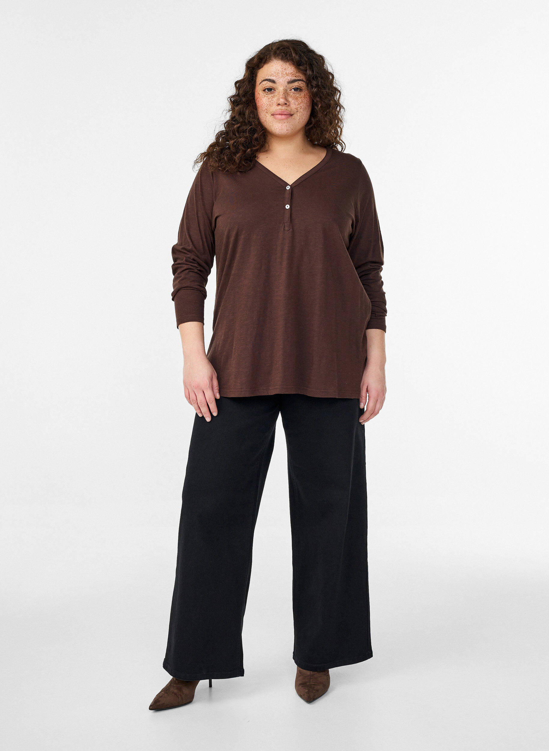 ZizziT-shirt met lange mouwen, V-hals en knopen, Bruin, Model image number 1