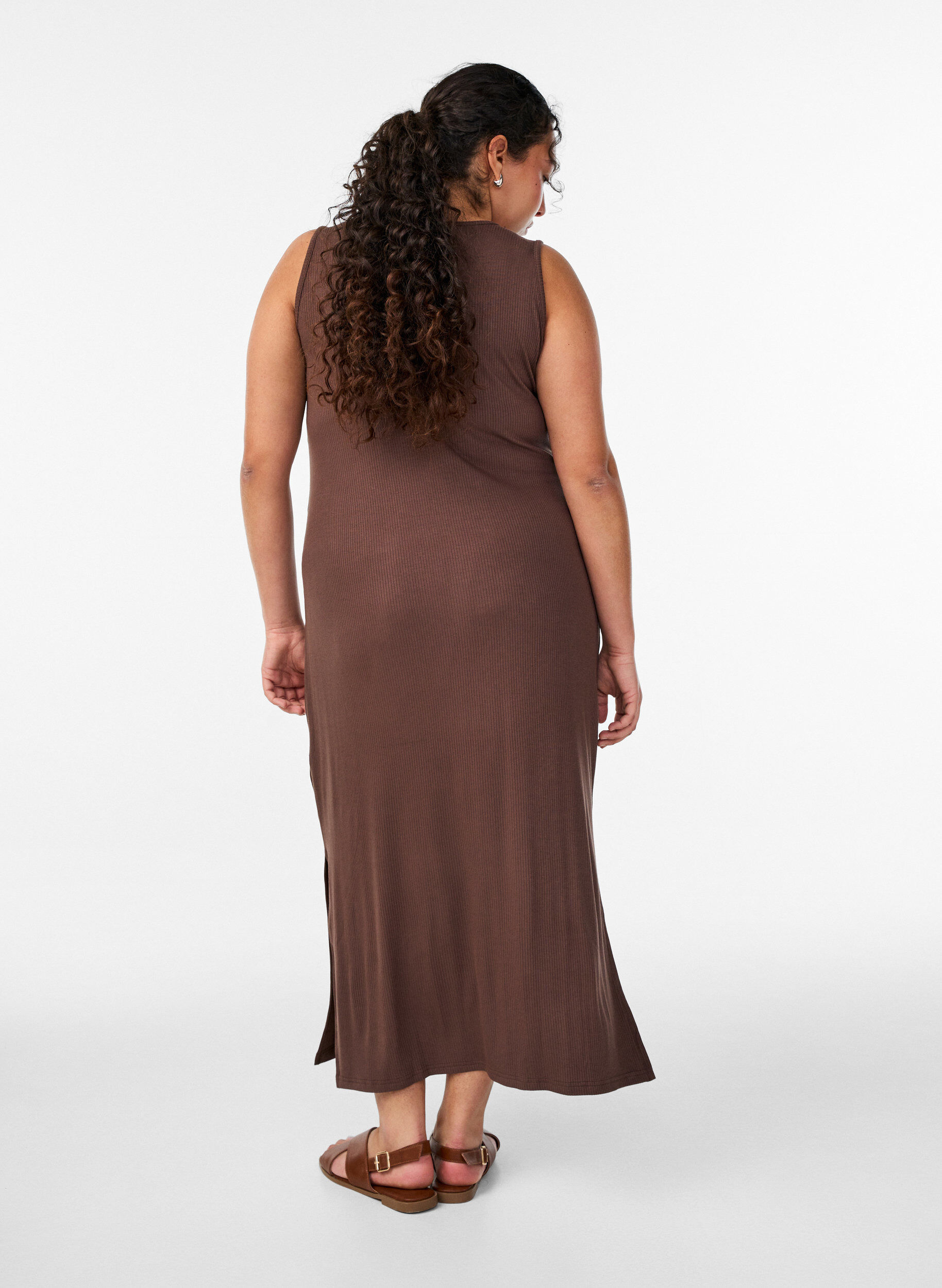 Zizzi Robe c&ocirc;tel&eacute;e sans manches en viscose, Marron, Model image number 1