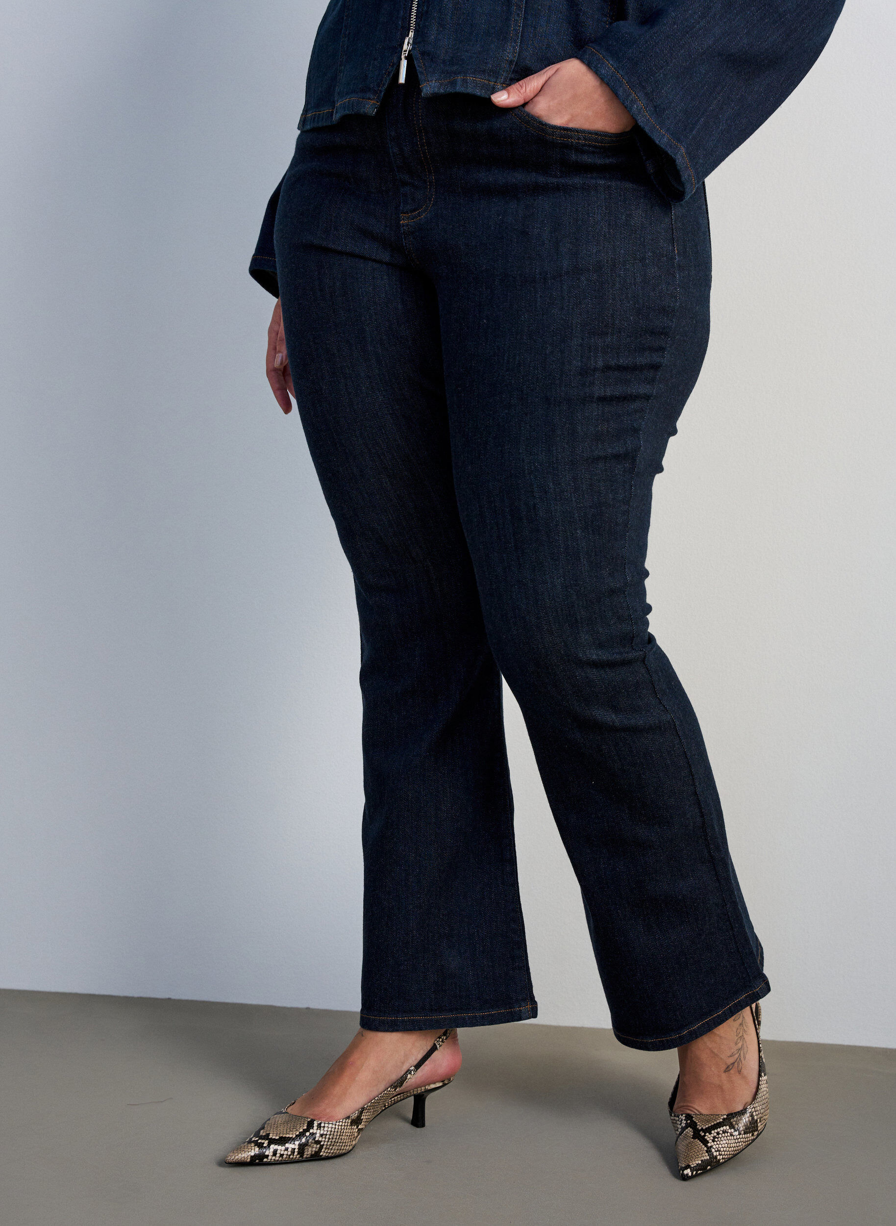 ZizziEllen bootcut jeans met hoge taille, Blauw, Model image number 2