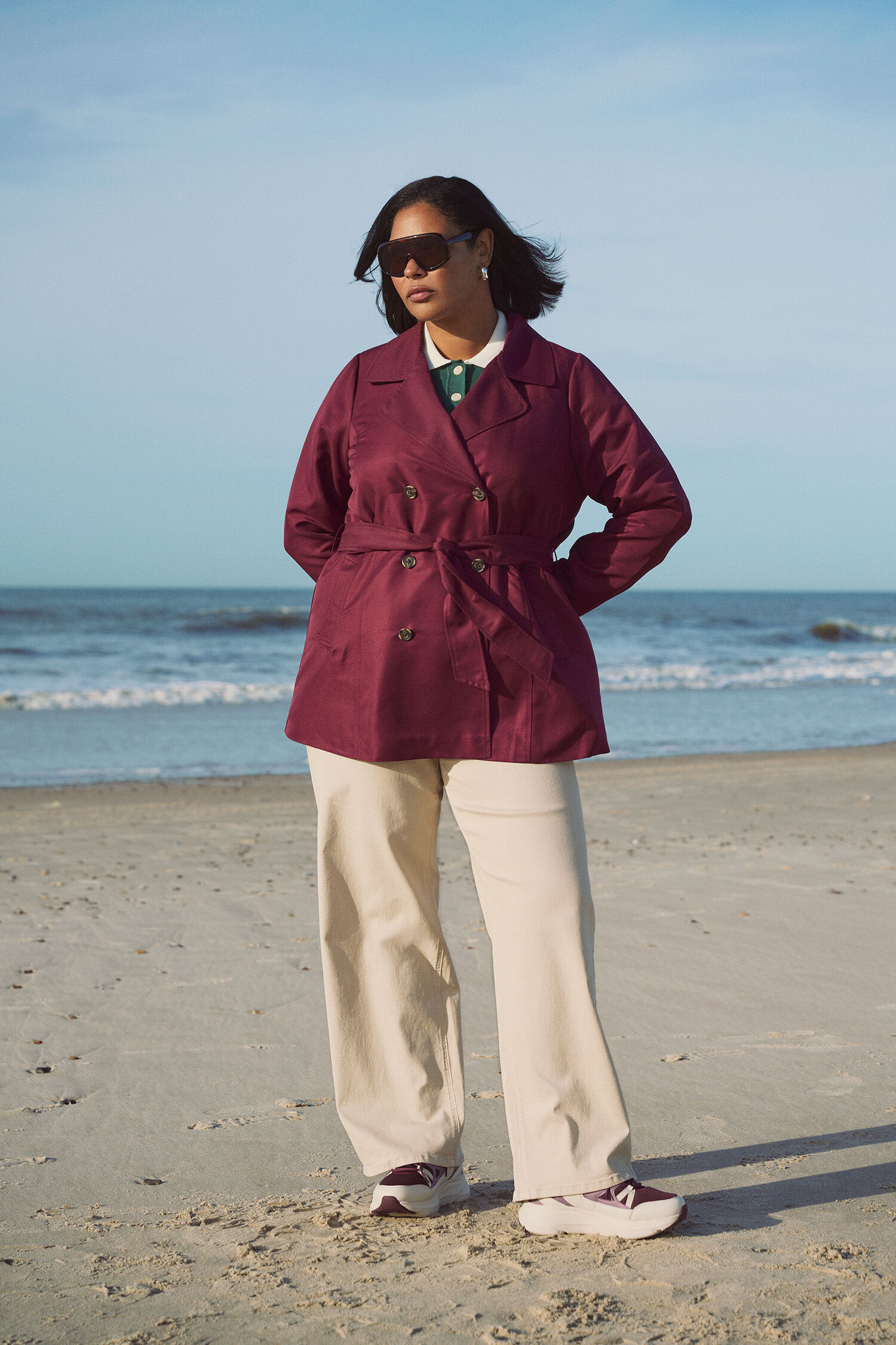 Korte trenchcoat met riem, , Model