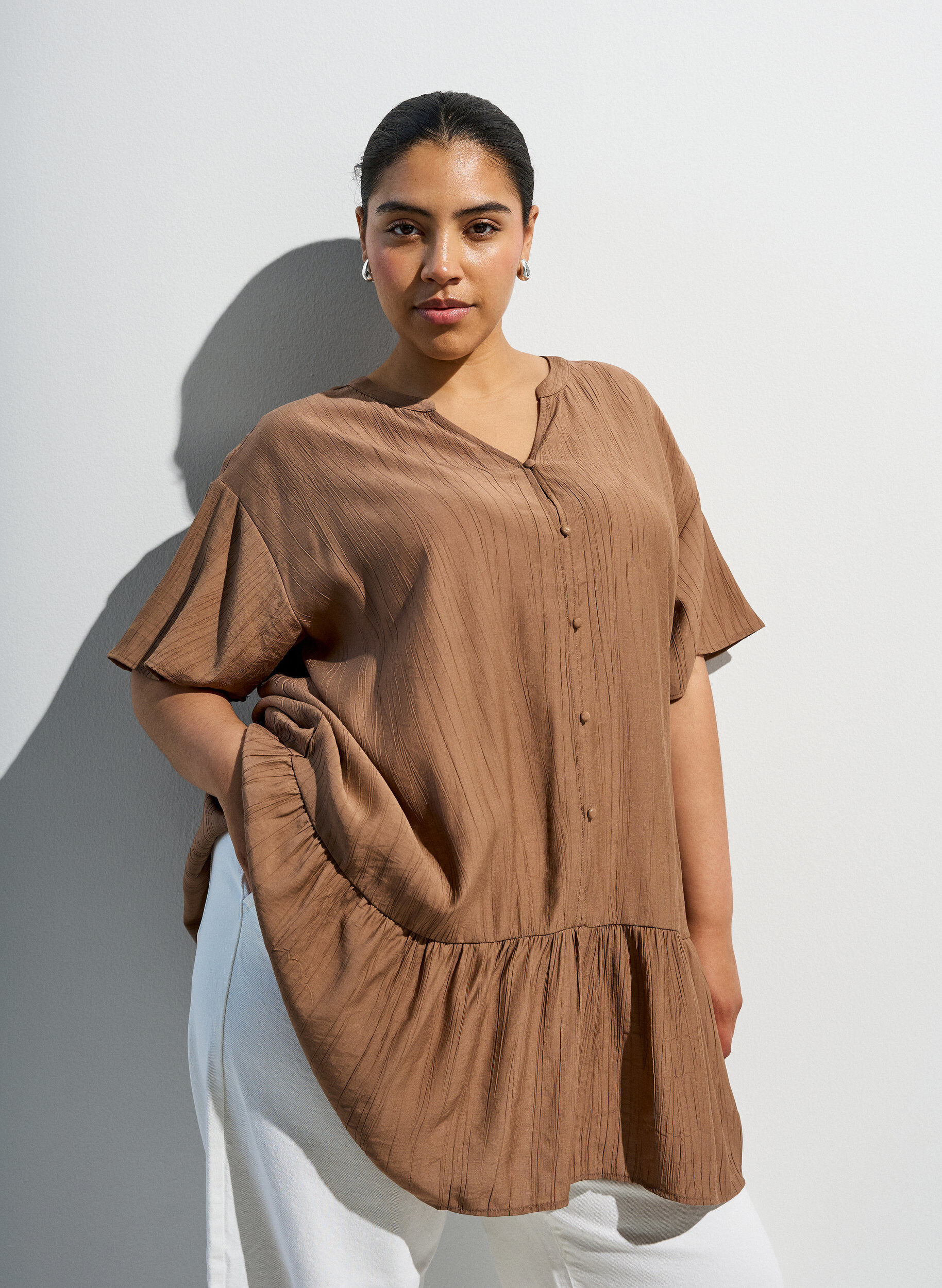ZizziLosse tuniek met gekreukte structuur en rucherand, Bruin, Image image number 0