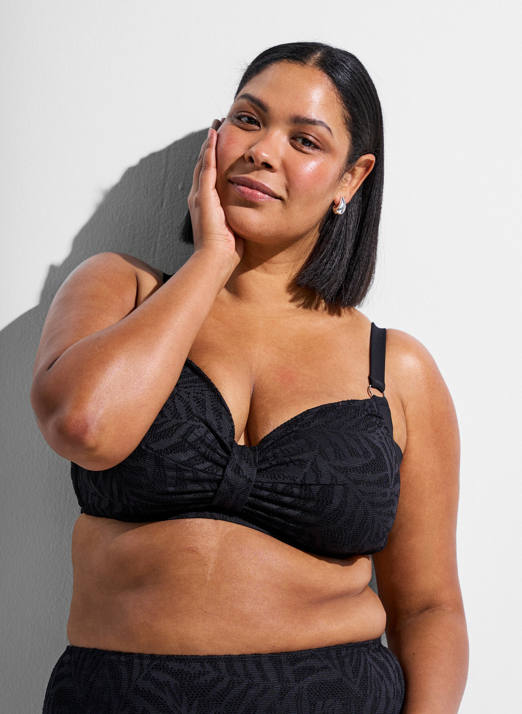 ZizziBikinibeha met gestructureerd mesh en afneembare inlays, Zwart, Model image number 3