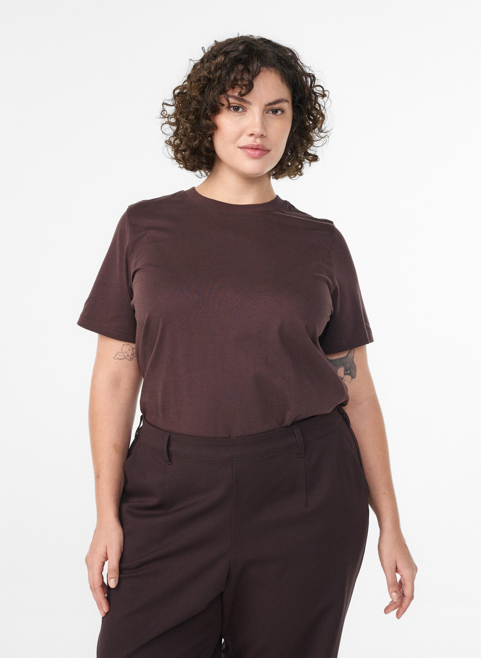 Basic katoenen T-shirt met ronde hals, Bruin, Model
