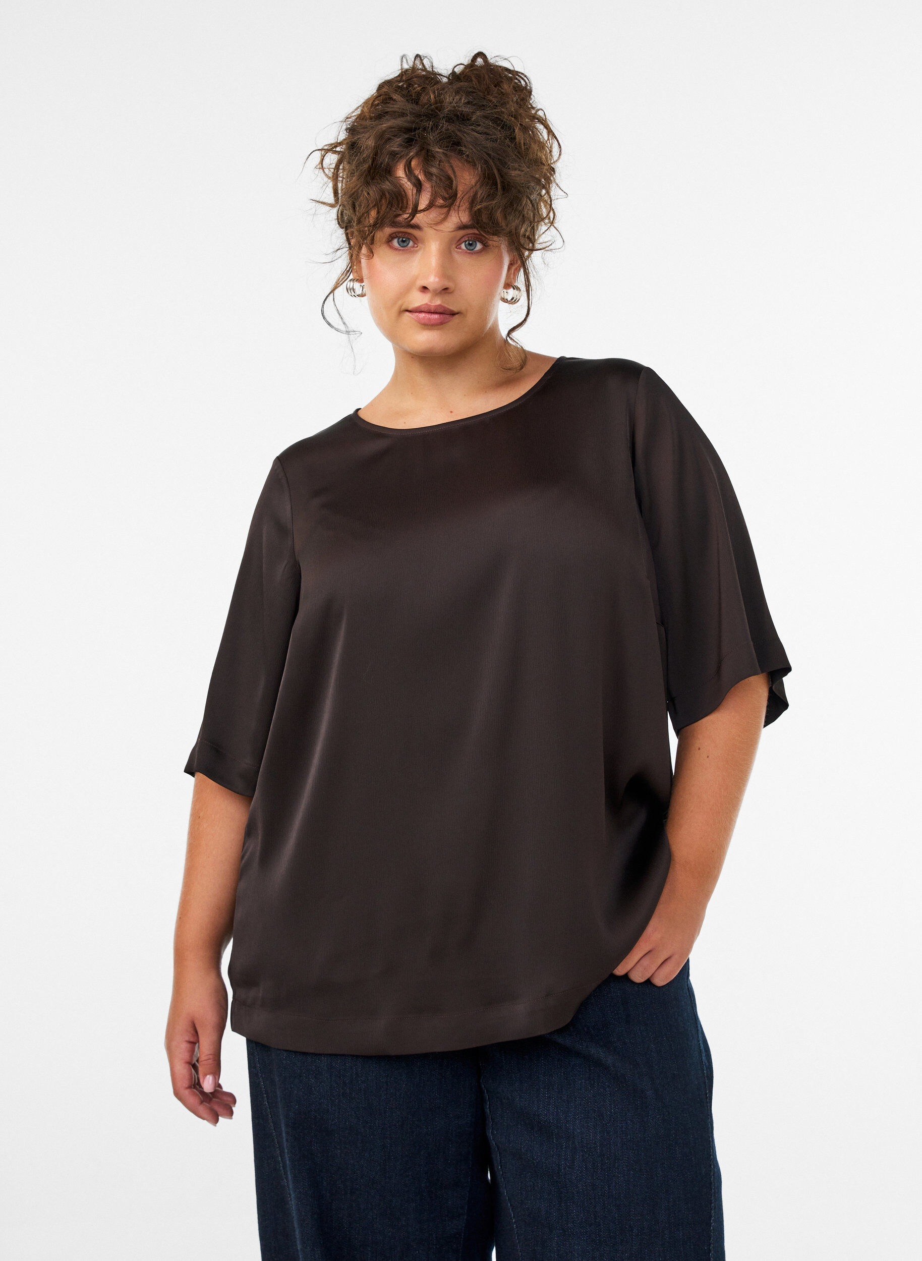Satijnen blouse met ellebooglange mouwen, Bruin, Model