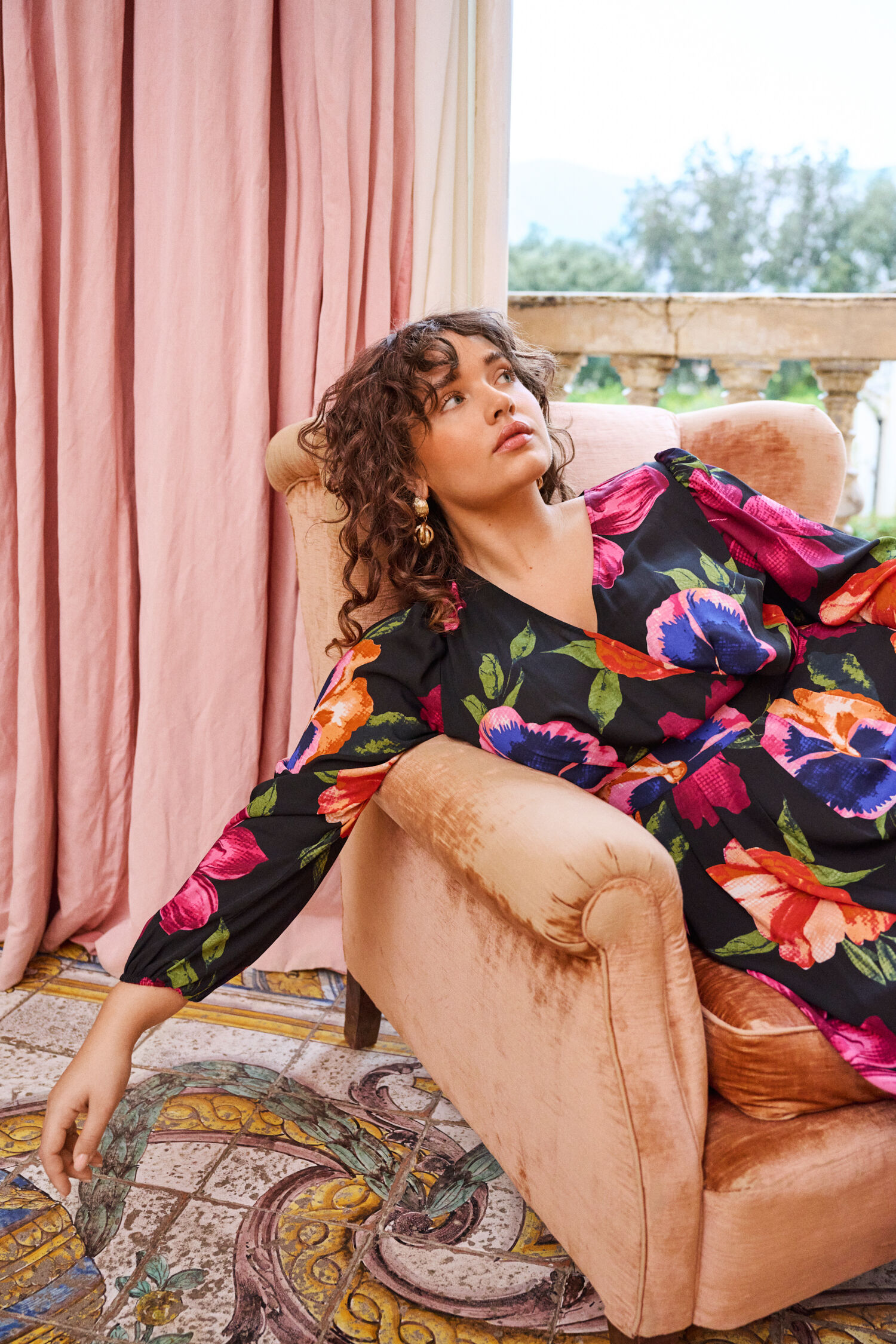 ZizziMaxi-jurk met overslaghalslijn, , Model