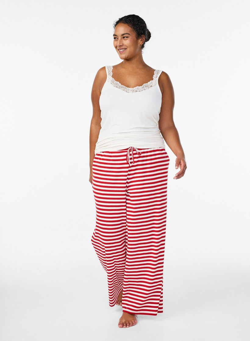 Viscose top met kanten rand, Vanille, Model image number 1