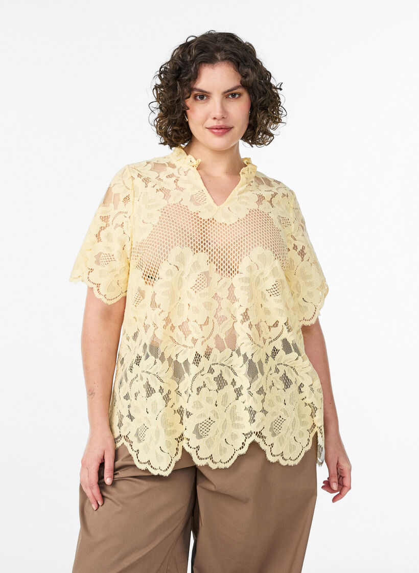 Kanten blouse met ruchekraag en korte mouwen, Geel, Model image number 0