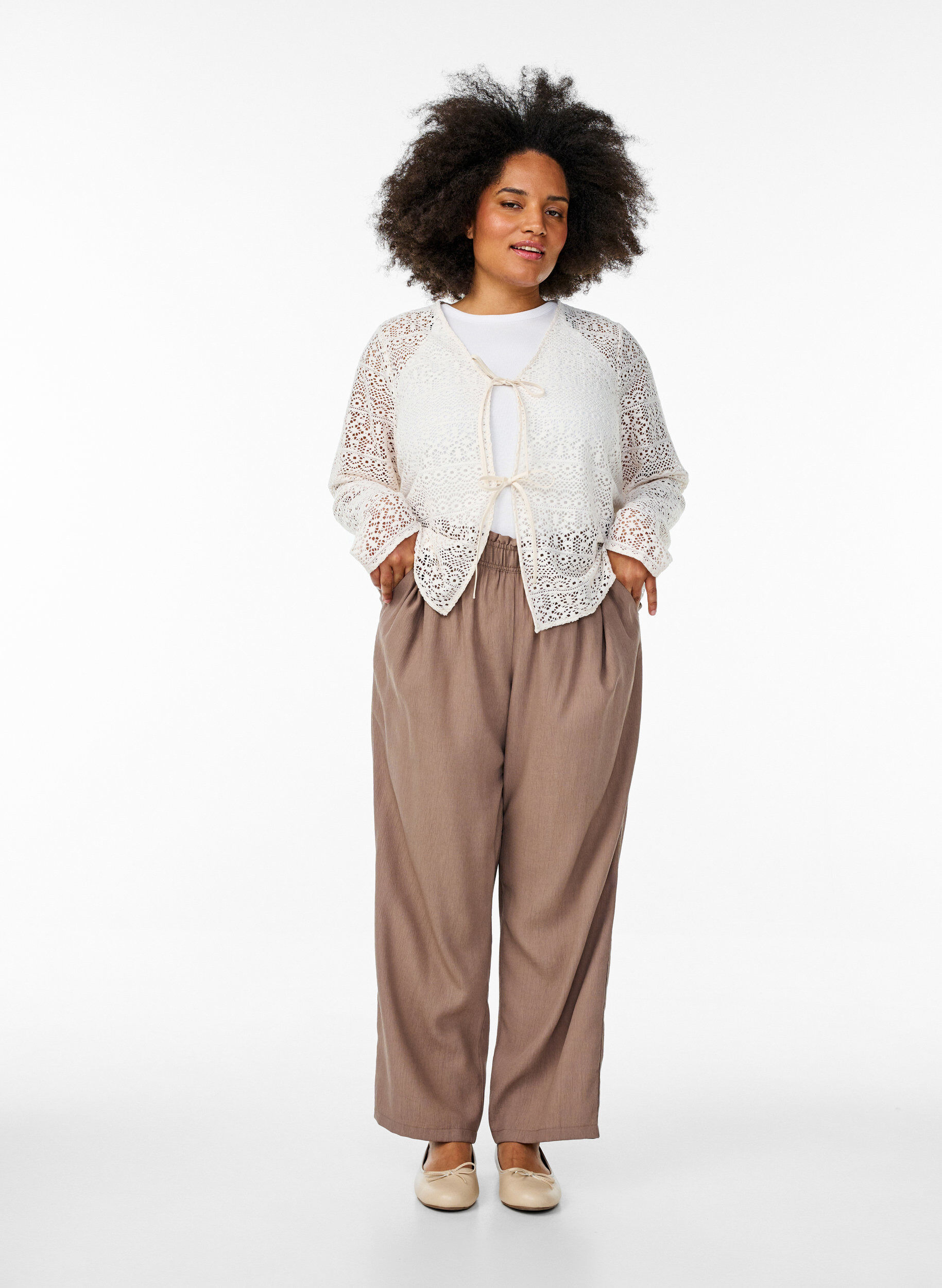 ZizziVest met opengewerkt patroon en strikkoorden, Vanille, Model image number 1