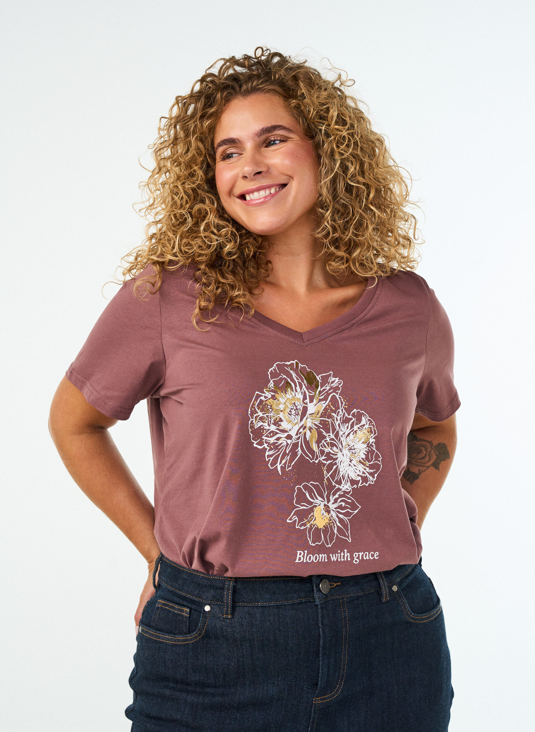 Katoenen T-shirt met V-hals en print aan de voorkant, Rood, Model