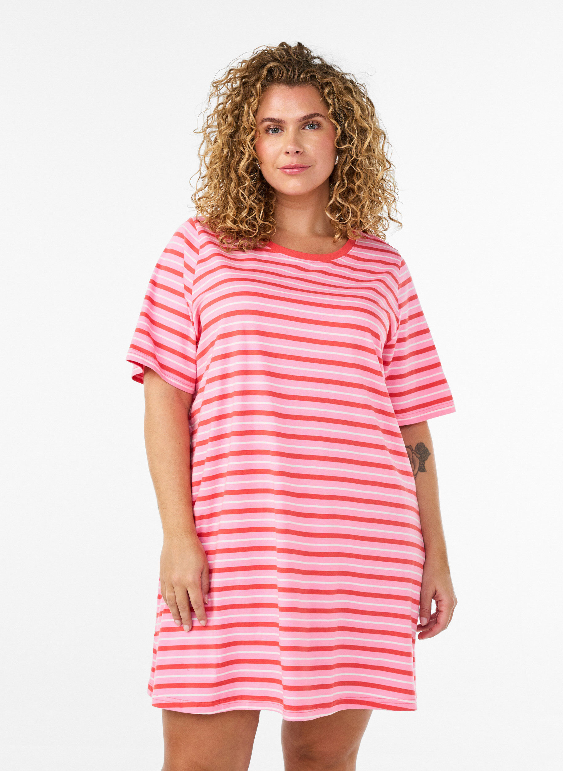 Lang oversized gestreept T-shirt in biologische katoen, Roze, Model