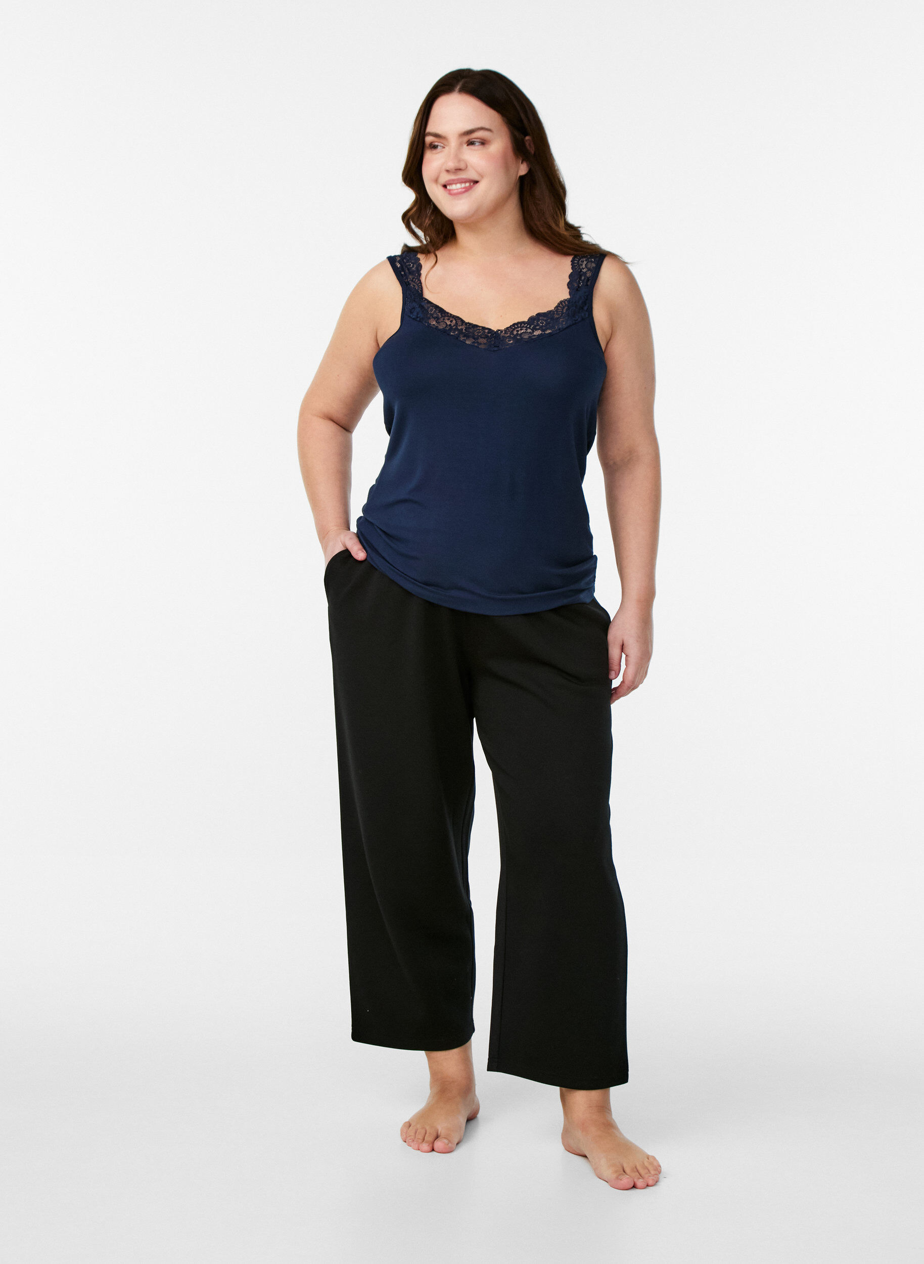 ZizziViscose top met kanten rand, Blauw, Model image number 1