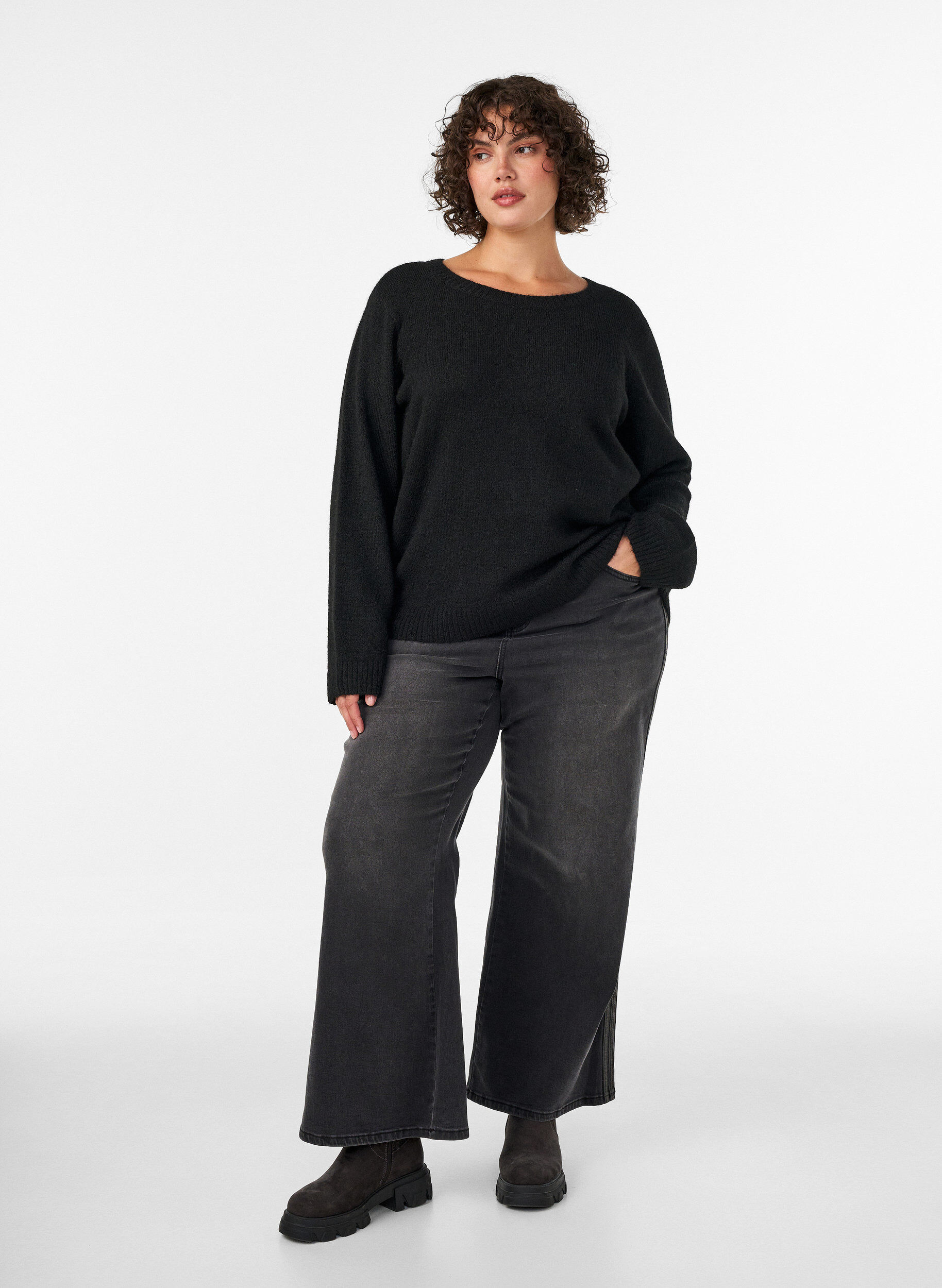 ZizziJumper met ronde hals en losse pasvorm, Zwart, Model image number 1