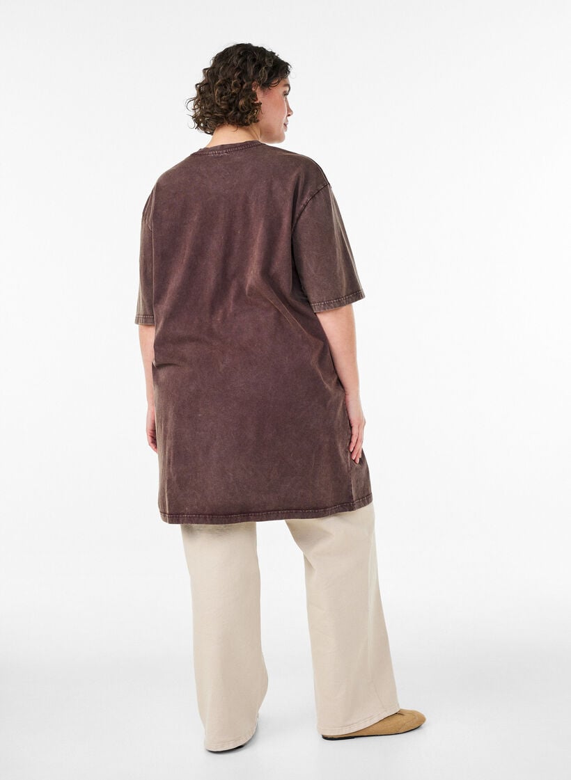 Losse T-shirt jurk met een gewassen look, Bruin, Model image number 2