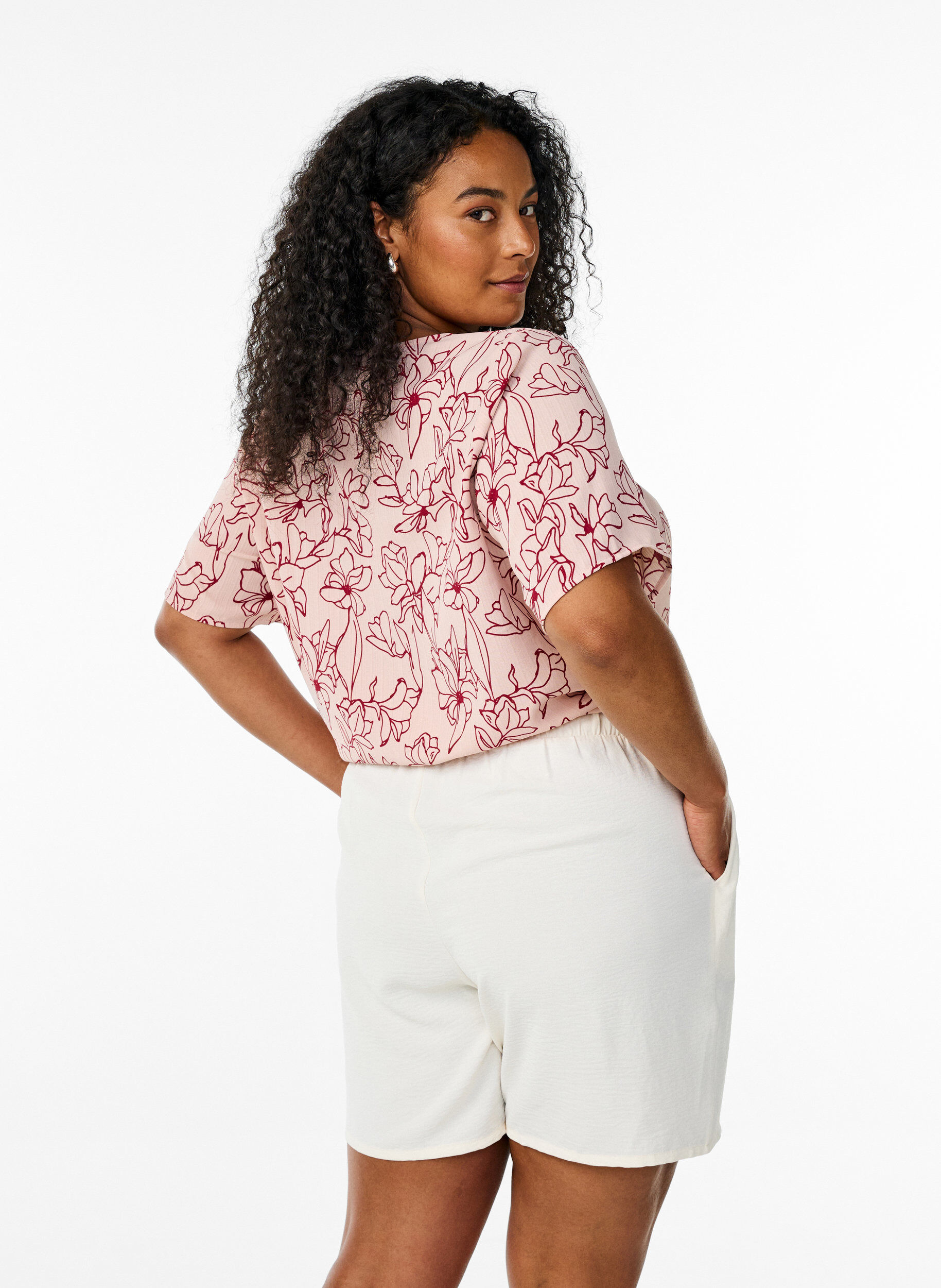 ZizziKorte broek met zakken en elastische tailleband, Vanille, Model image number 1