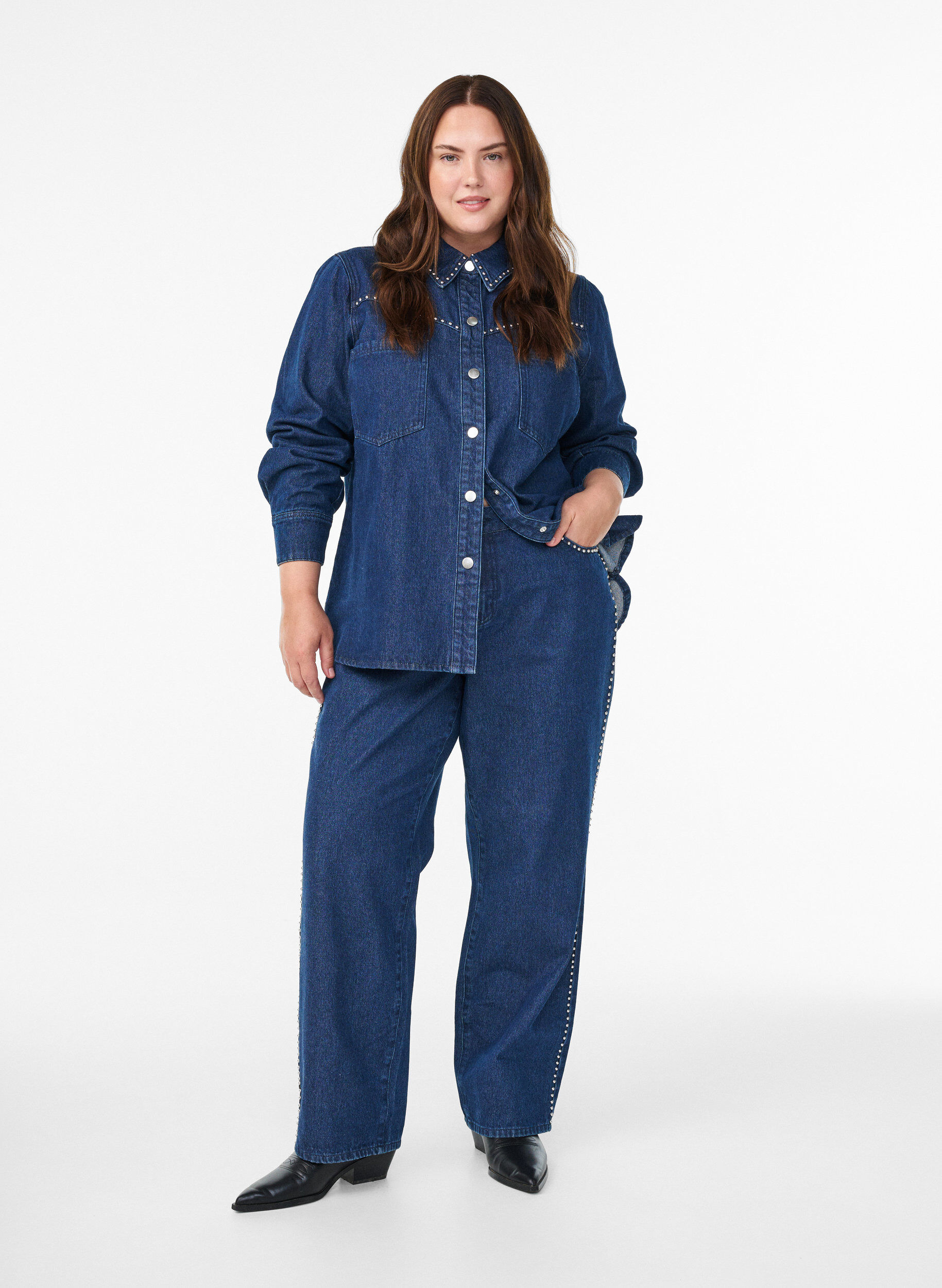 Wijde jeans met studs en een high waist, Blauw, Model