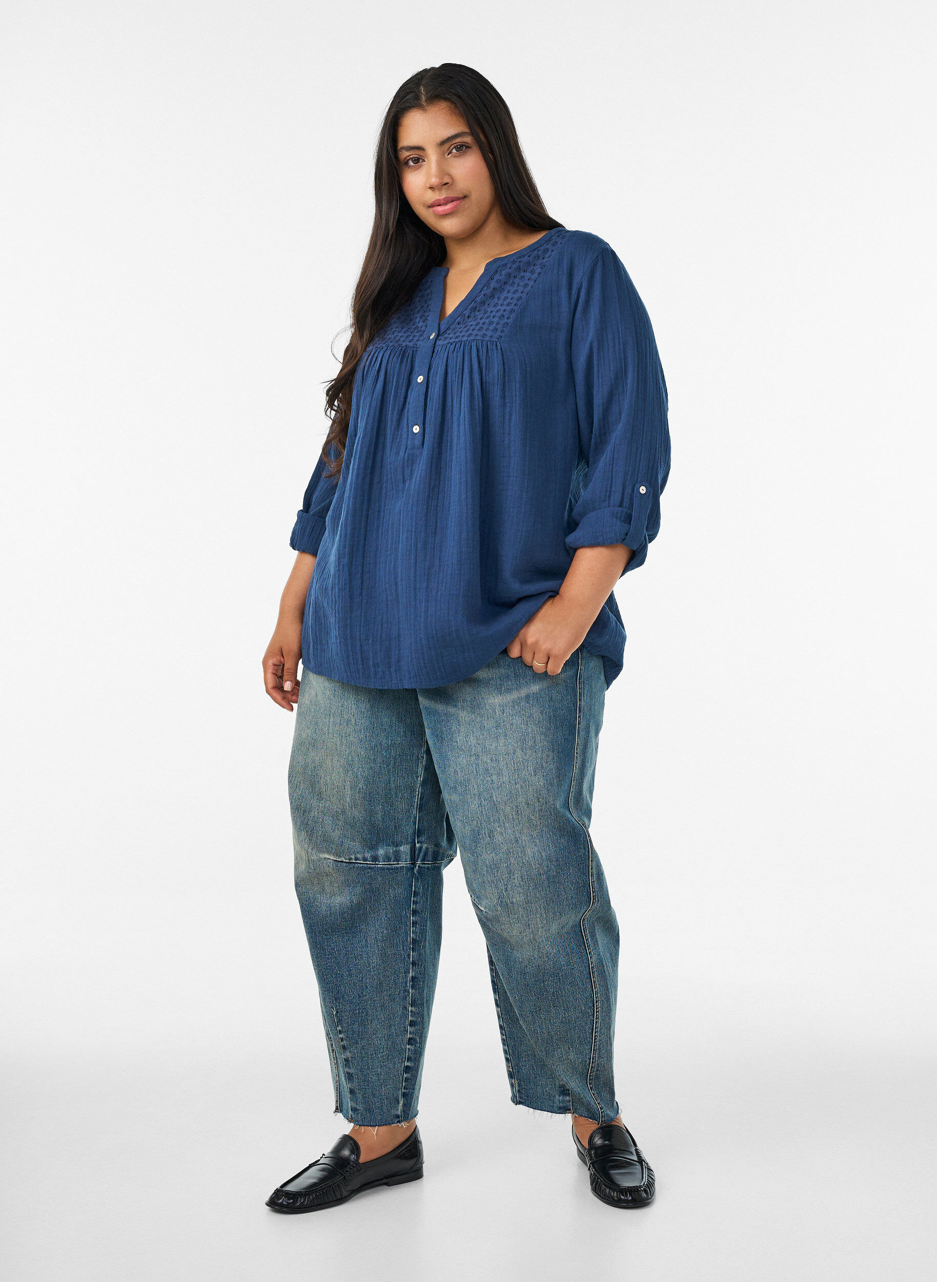 ZizziBlouse in katoenen mousseline met broderie anglaise, Blauw, Model image number 1