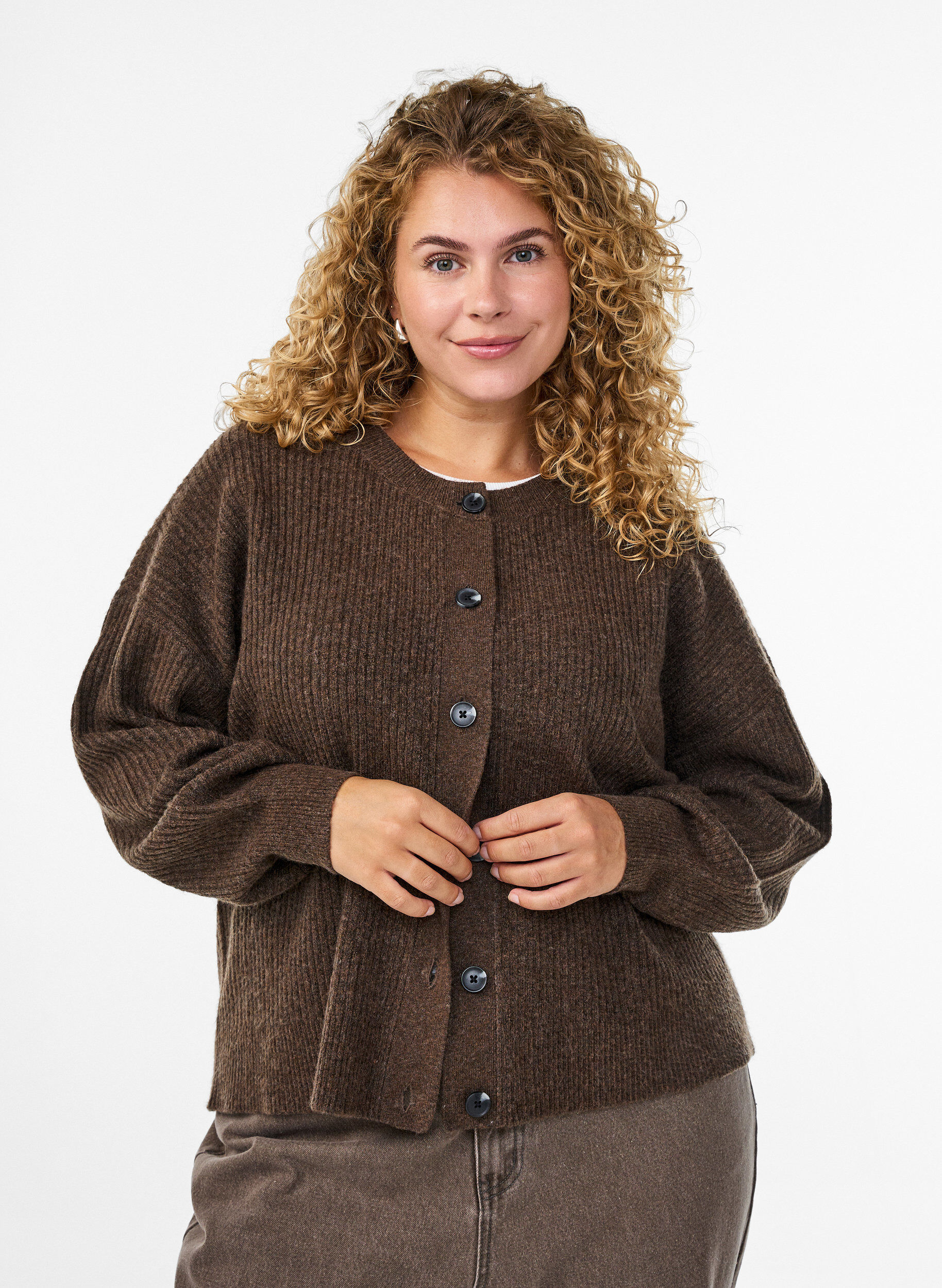 ZizziVest van ribtricot met knopen, Bruin, Model image number 0
