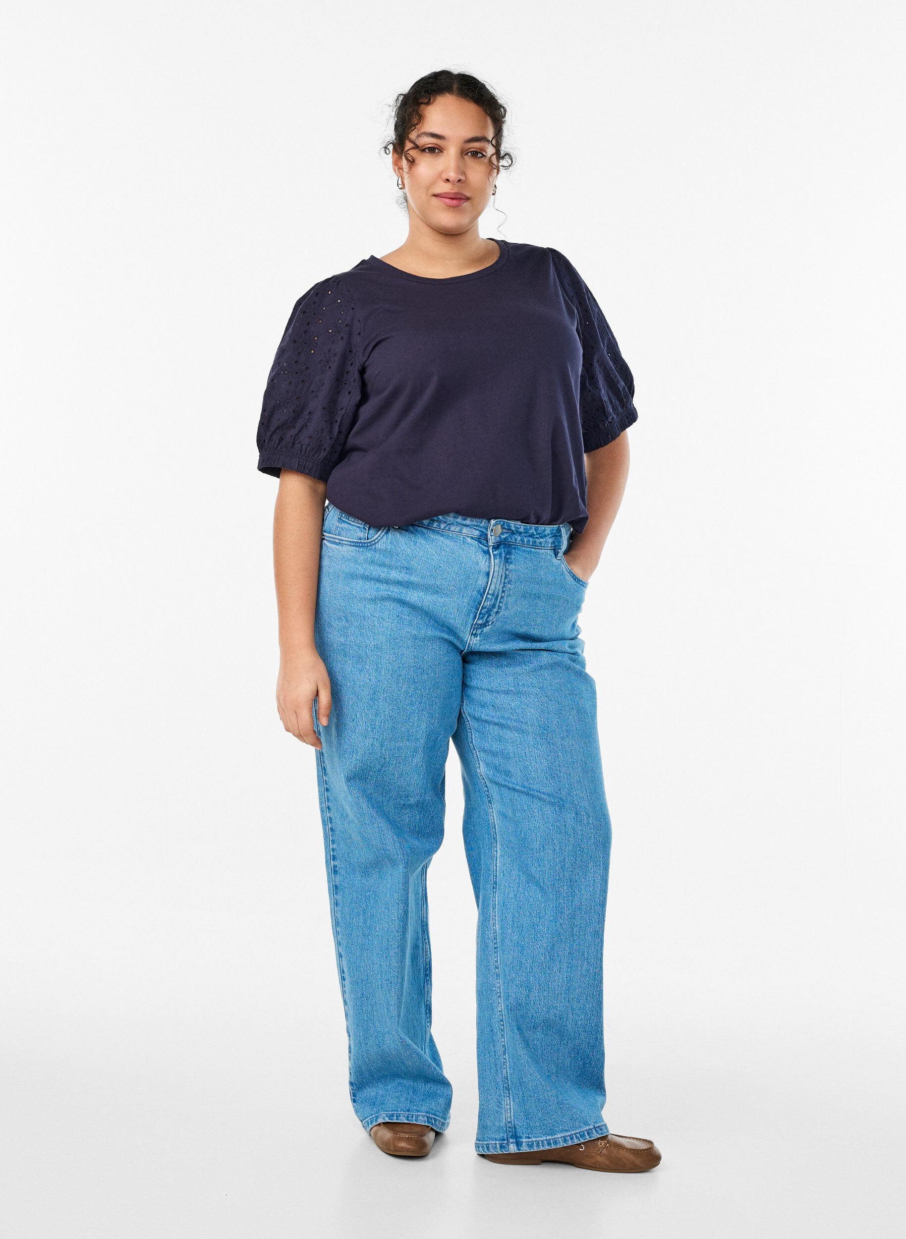 ZizziT-shirt met mouwen van broderie anglaise, Blauw, Model image number 1