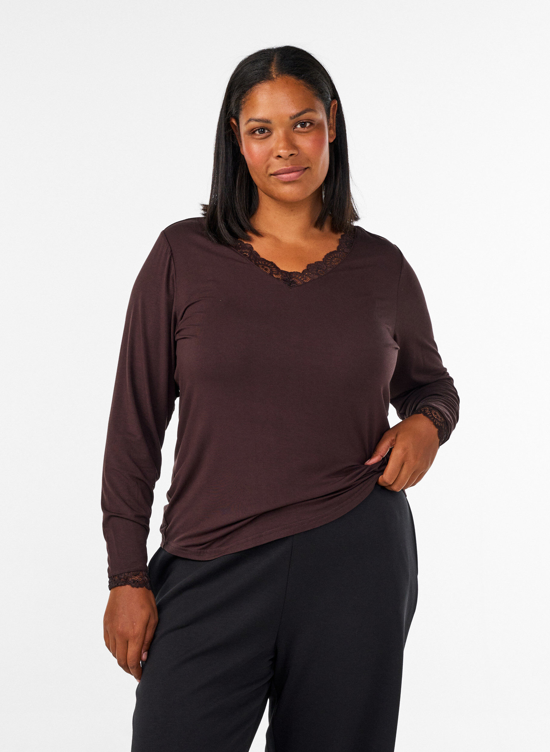 Viscose blouse met kanten afwerking en V-hals, Bruin, Model
