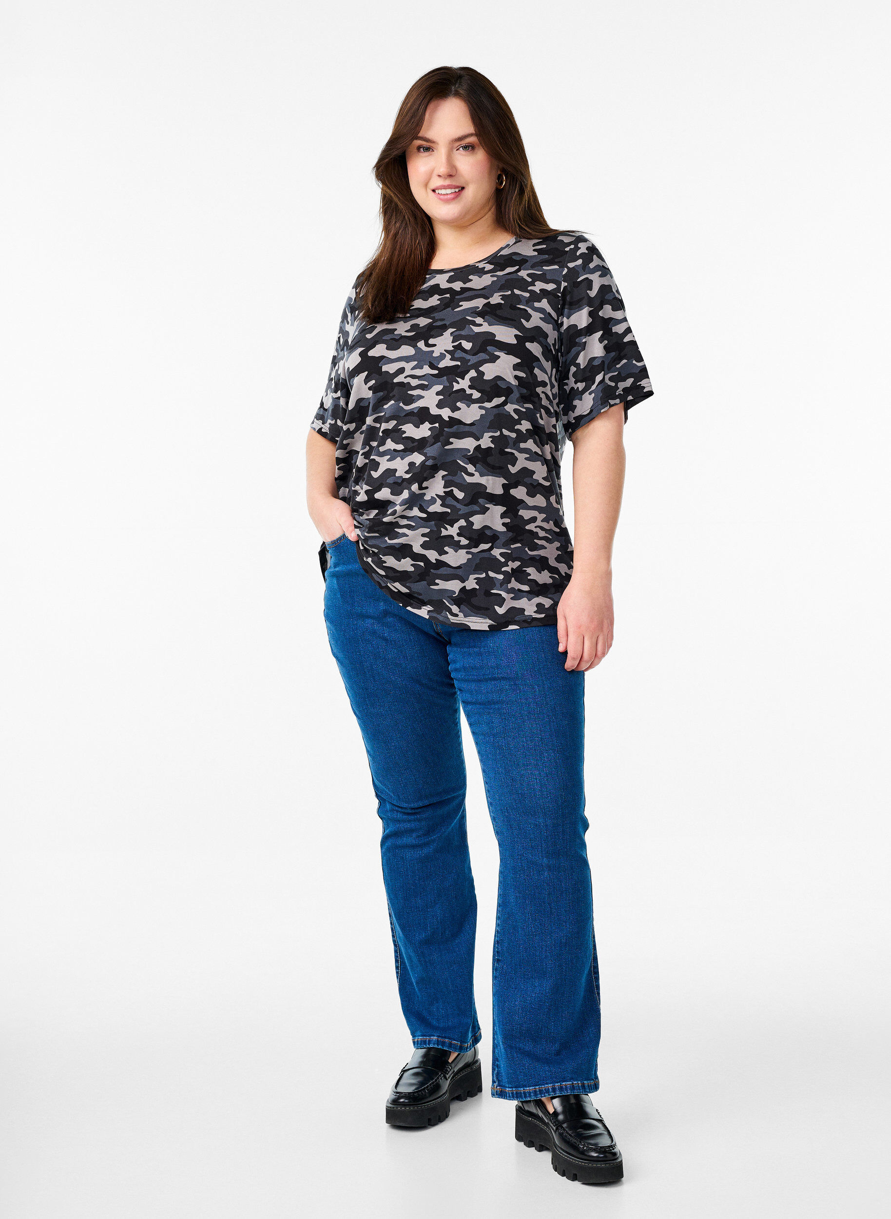 ZizziT-shirt avec TENCEL&trade; Lyocell et impression camouflage, Gris, Model image number 1