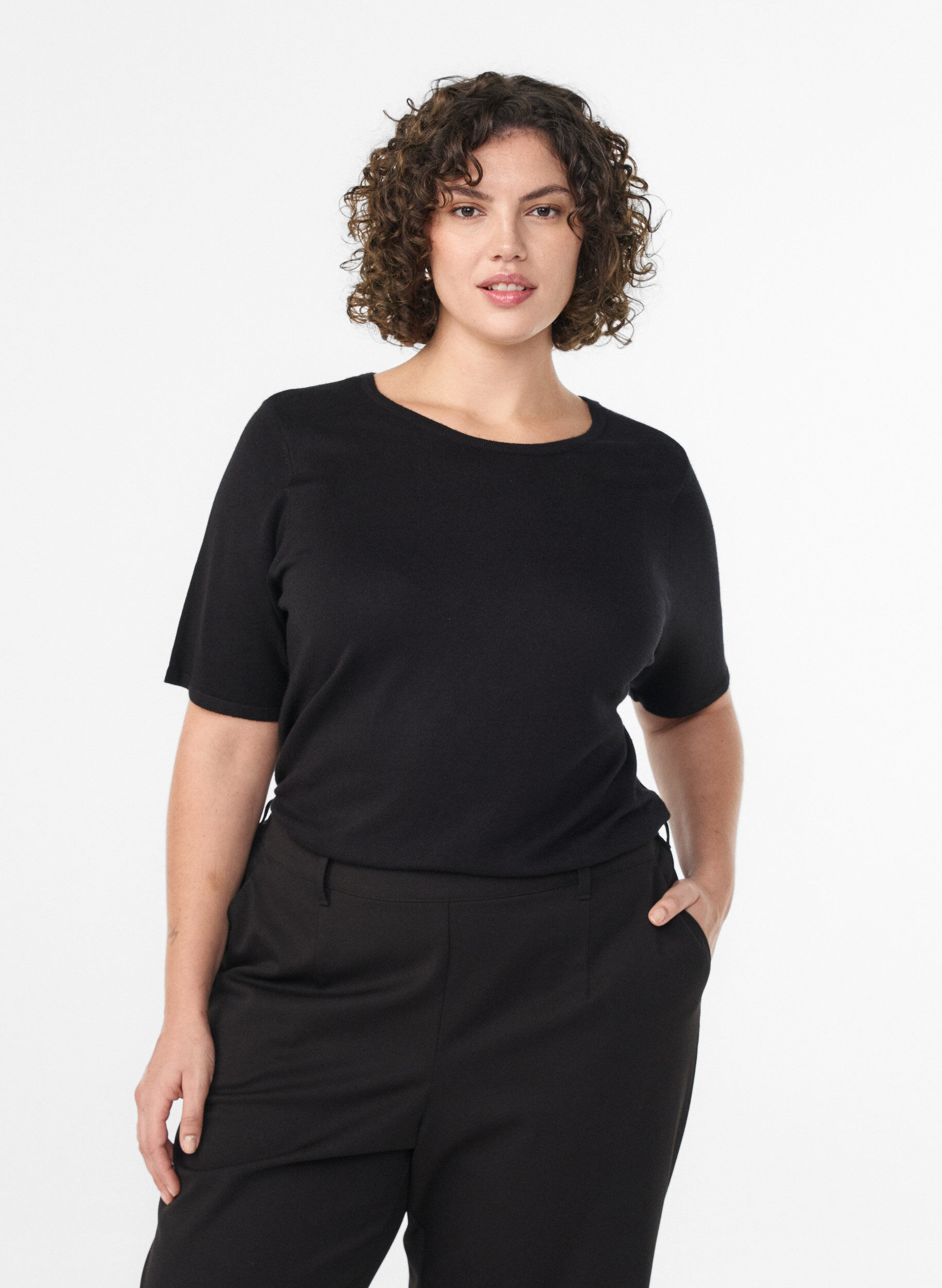 Gebreide blouse met korte mouwen van viscose, Zwart, Model