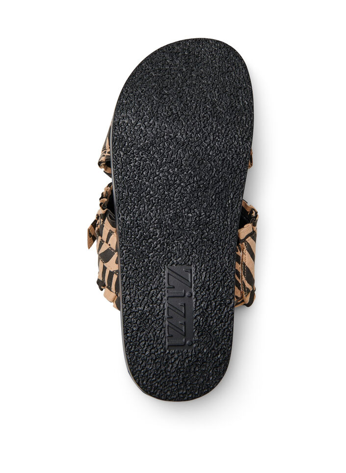 Wide fit - Instapsandaal met ruche details, Zebra AOP, Packshot