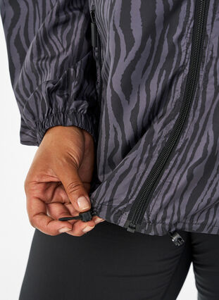 ZizziRunningjack met hoge hals en verstelbare zoom, Grey Zebra AOP, Model image number 2