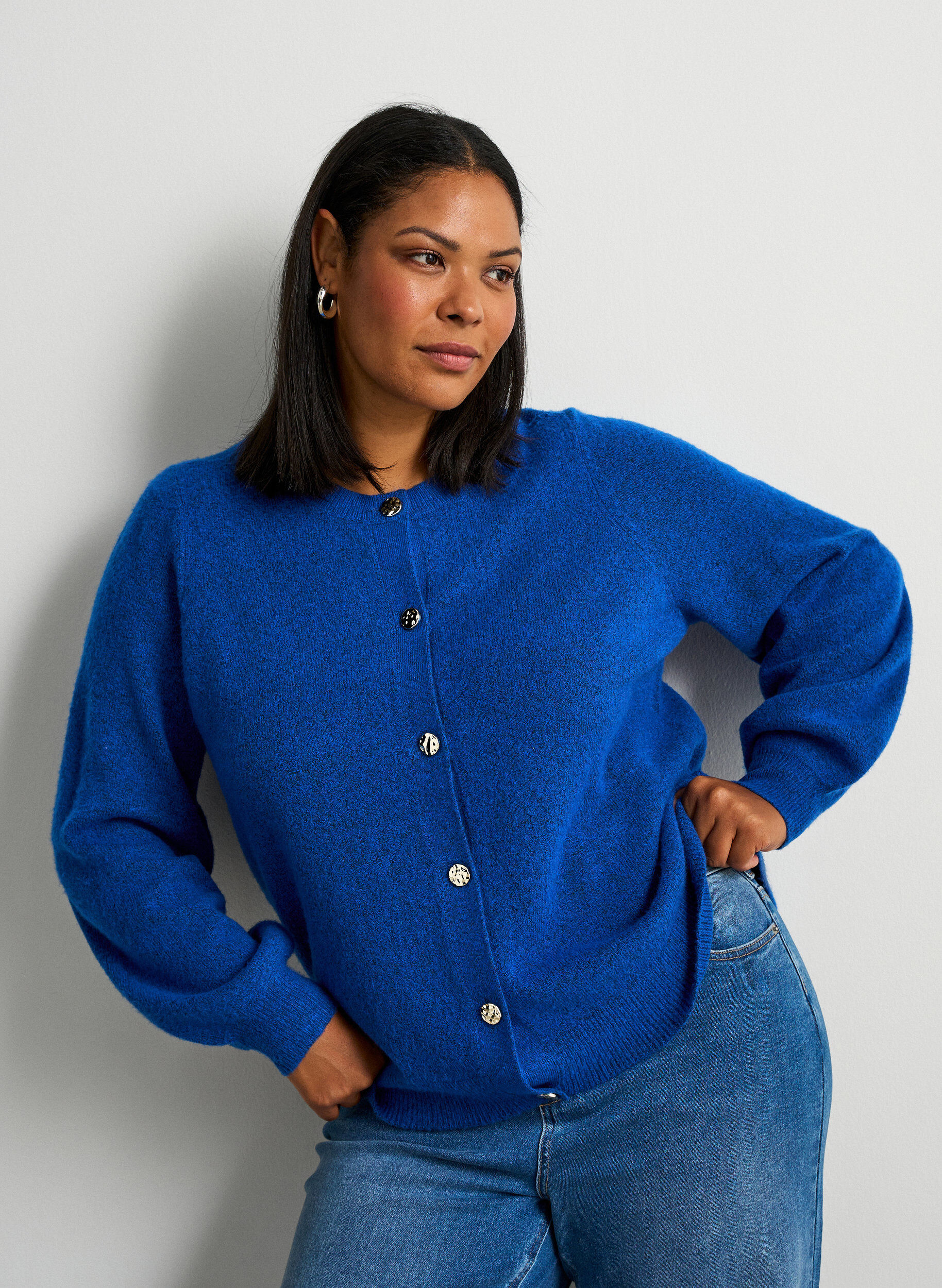 Cardigan in zacht breisel met goudkleurige knopen, Turquoise, Model