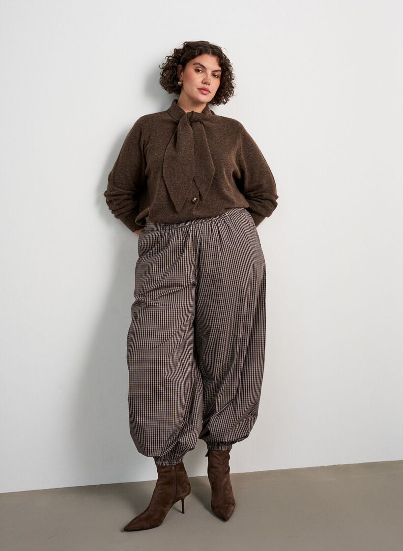 Cardigan met strikjes en knopen, Bruin, Model image number 1