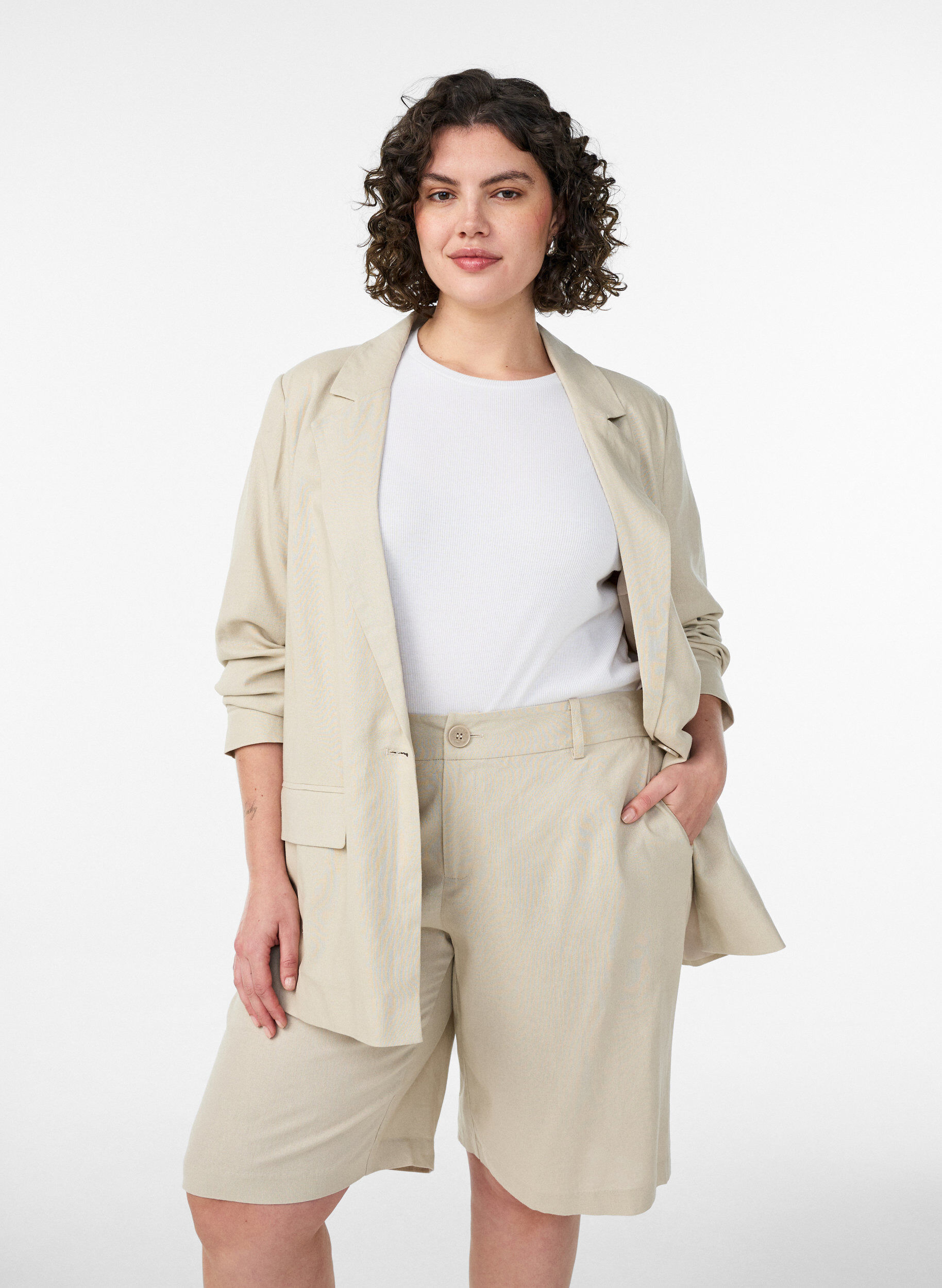 Bermuda shorts met hoge taille in linnen en viscose, Beige, Model