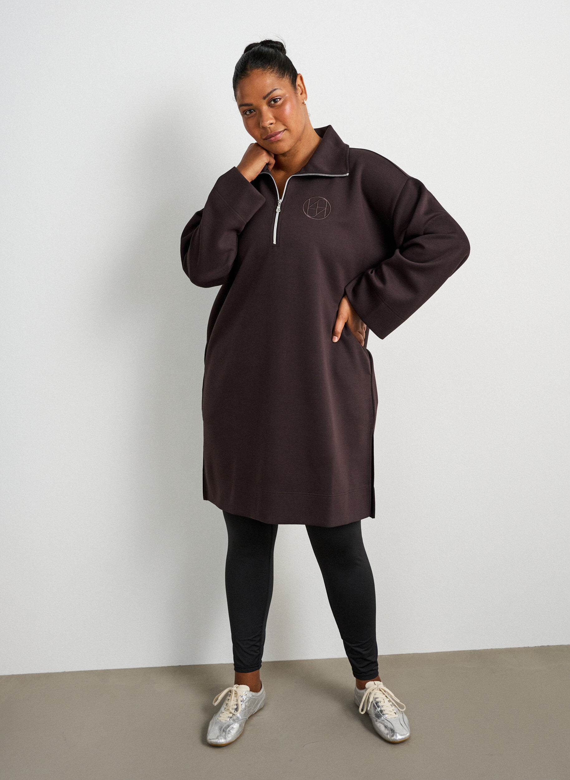 ZizziSportieve sweatshirtjurk met hoge kraag en ritssluiting, Bruin, Model image number 1