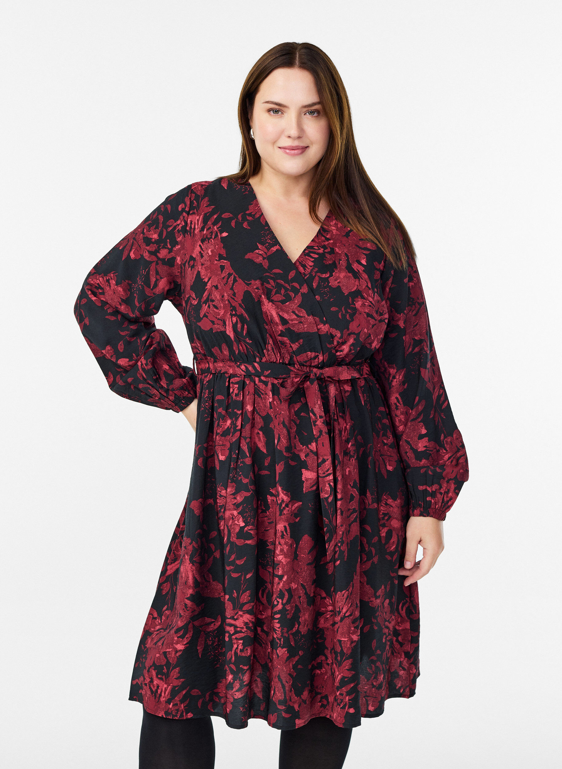 Knielange jurk met strikriem en wikkel-look, Zwart, Model