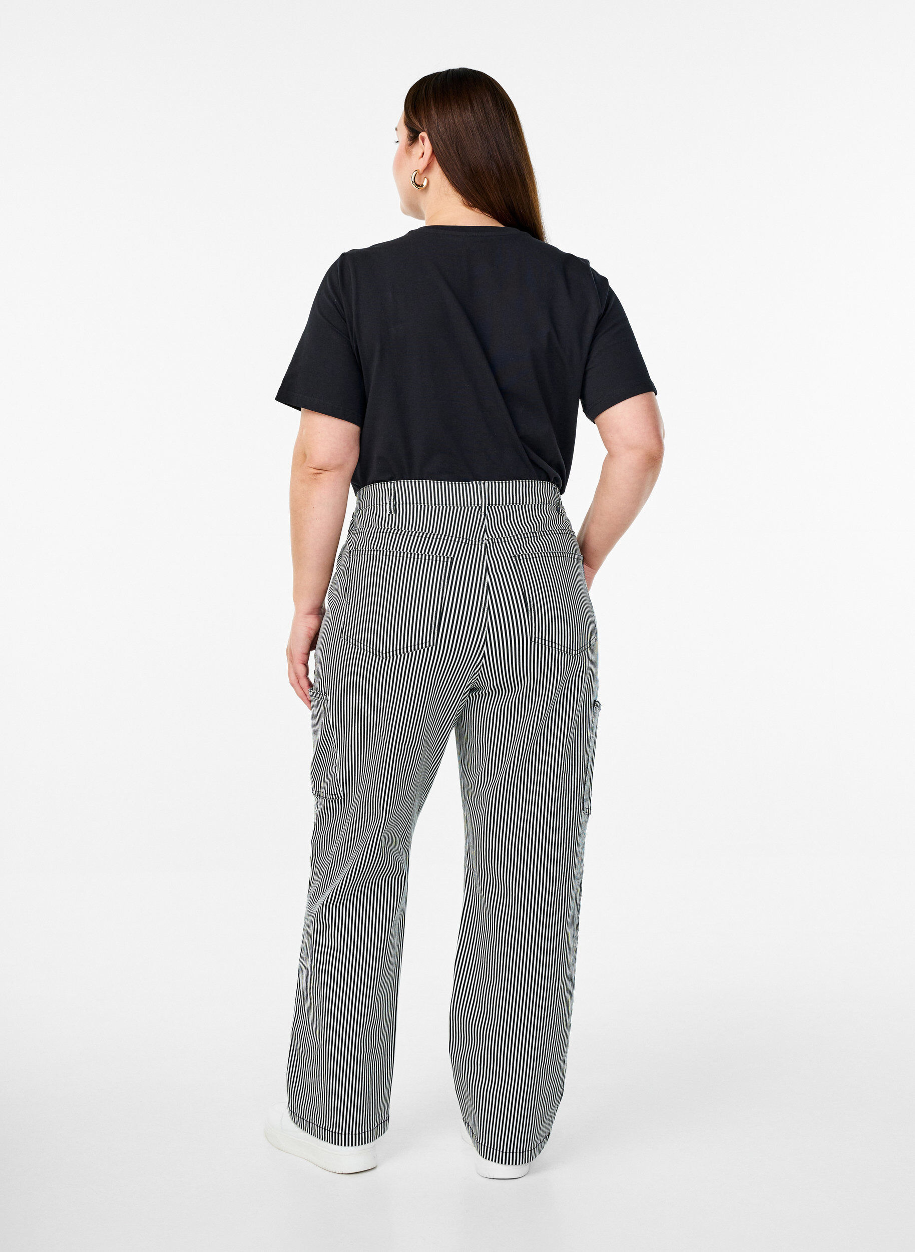 ZizziHoog getailleerde gestreepte cargo jeans, Zwart, Model image number 1