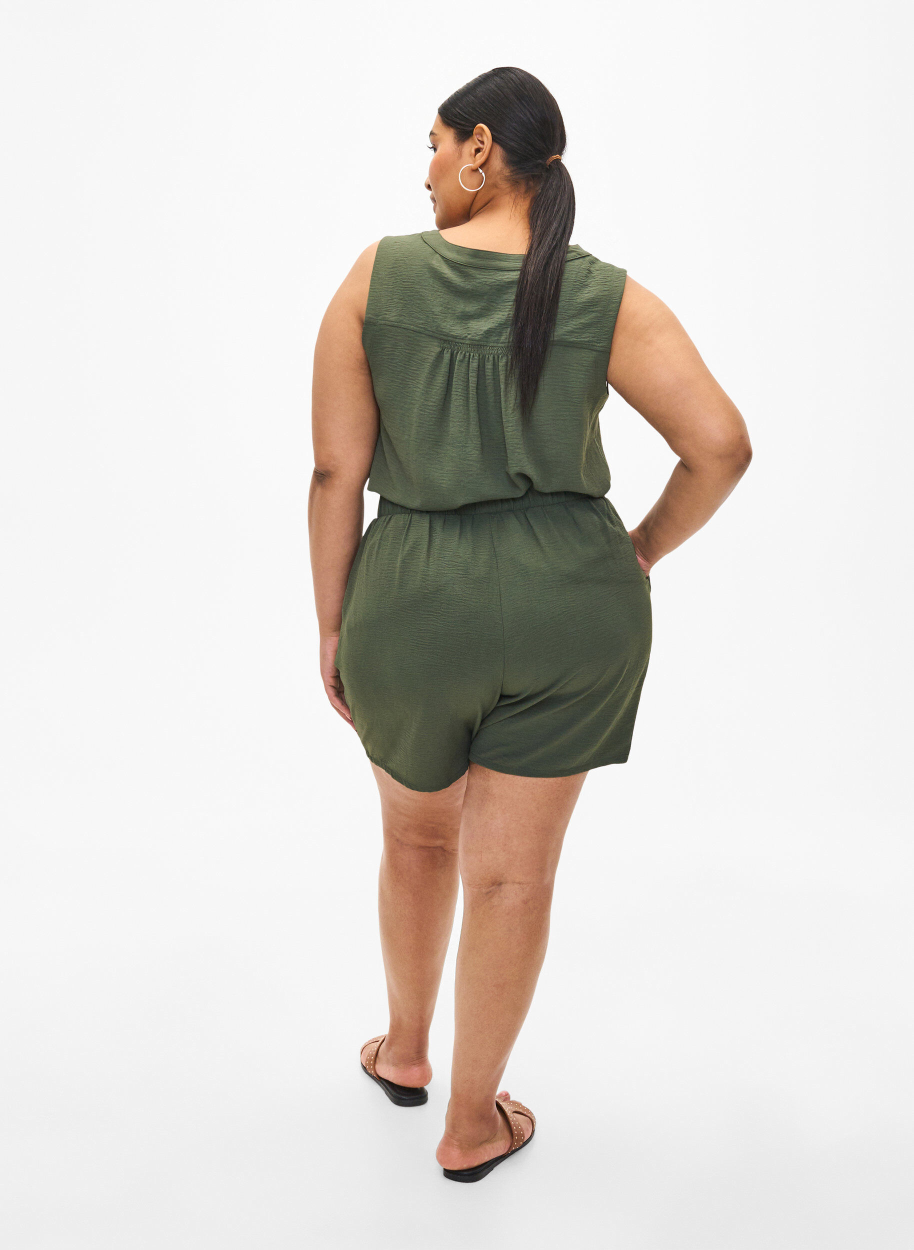 Zizzi Short avec poches et ceinture &eacute;lastique, Vert, Model image number 2