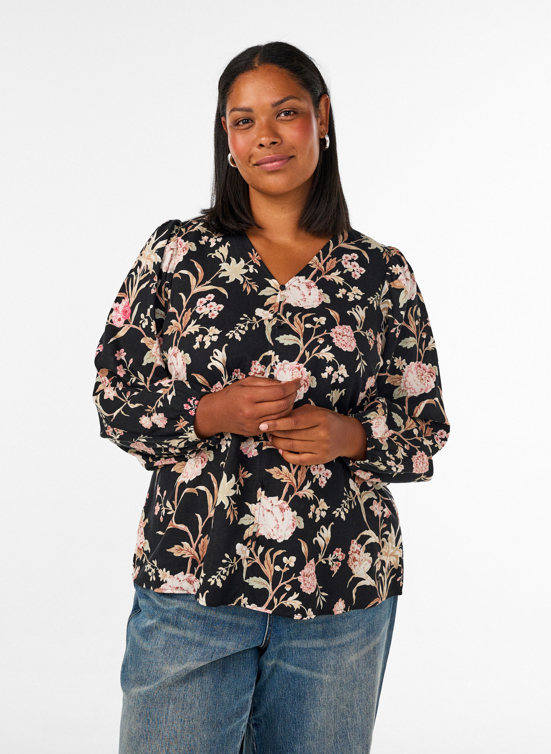 Gebloemde blouse van linnen en viscose met lange mouwen, Zwart, Model